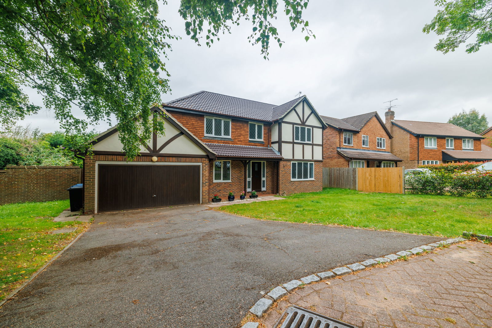 5 bedroom detached house for sale 0