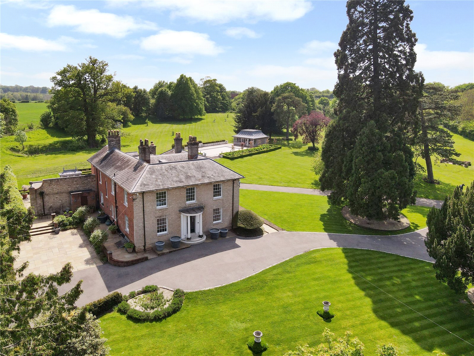 5 bedroom detached house for sale 0