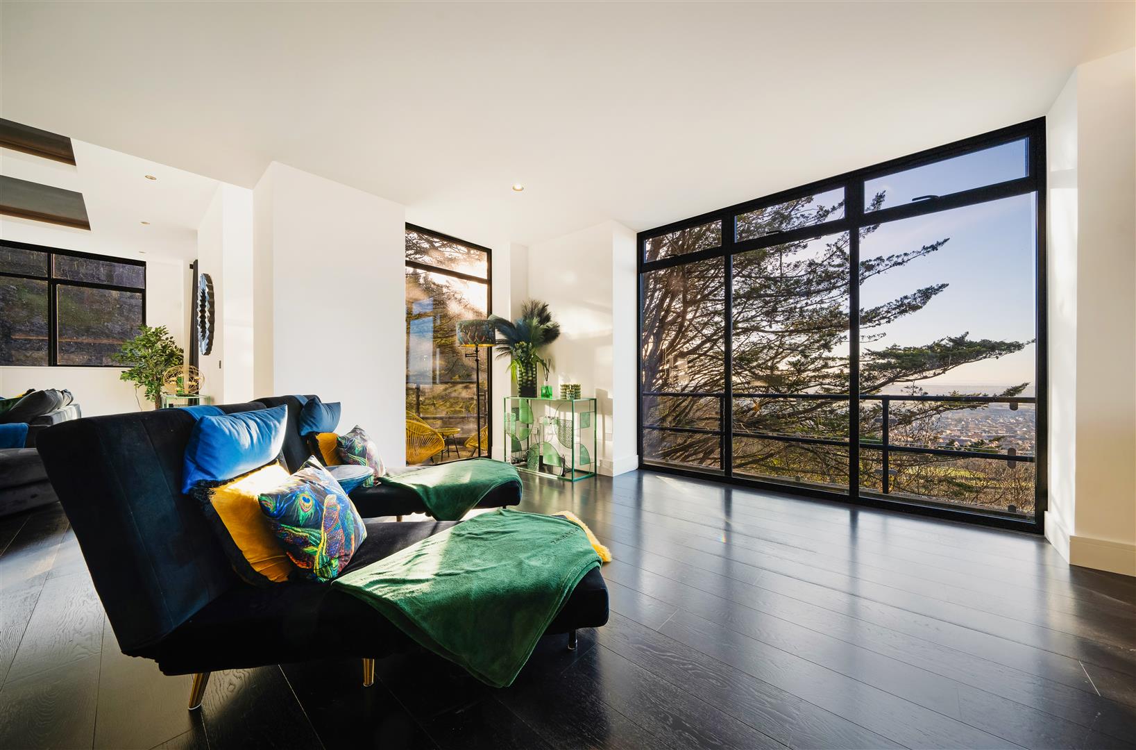 5 bedroom detached house for sale 0