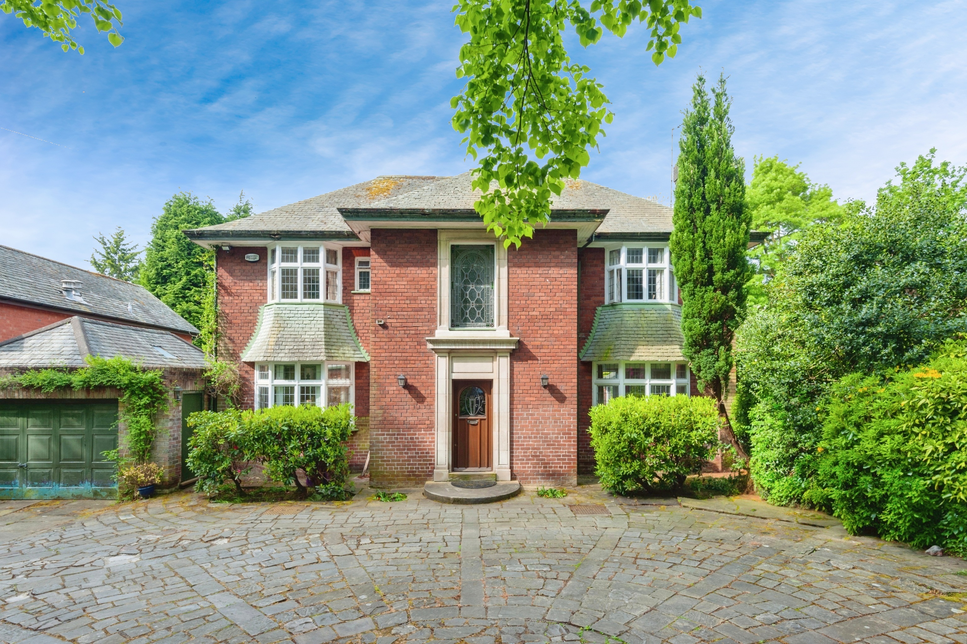 6 bedroom detached house for sale 0