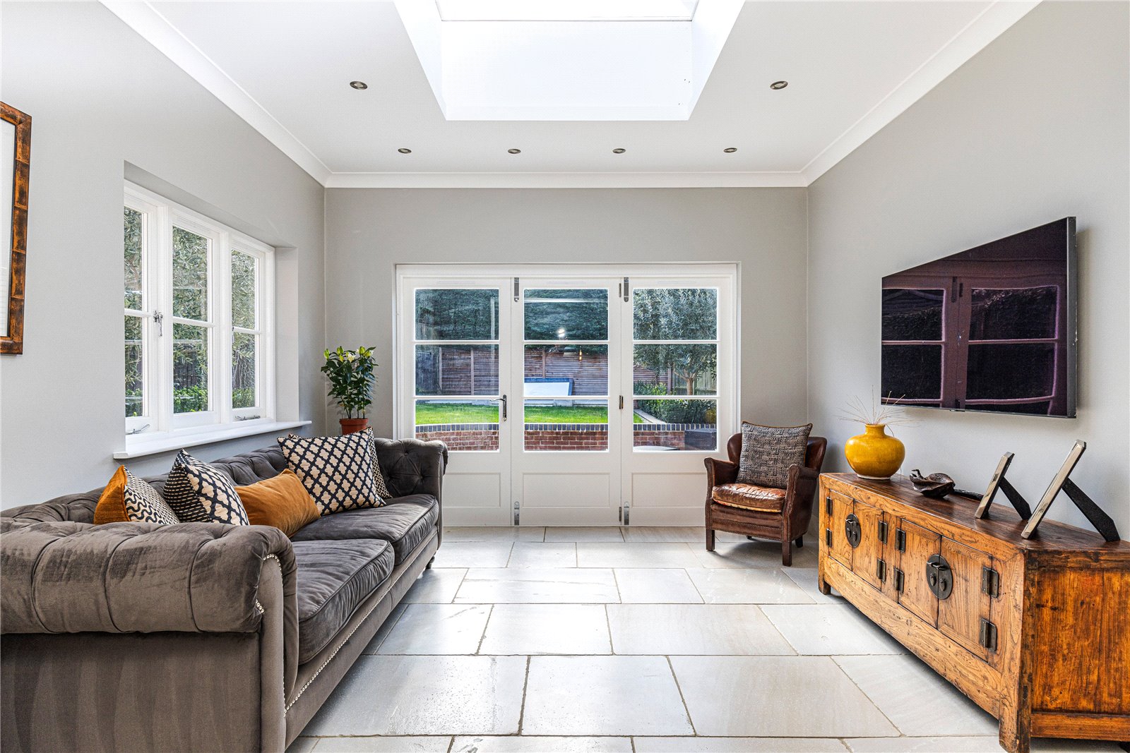 4 bedroom semi-detached house for sale 0