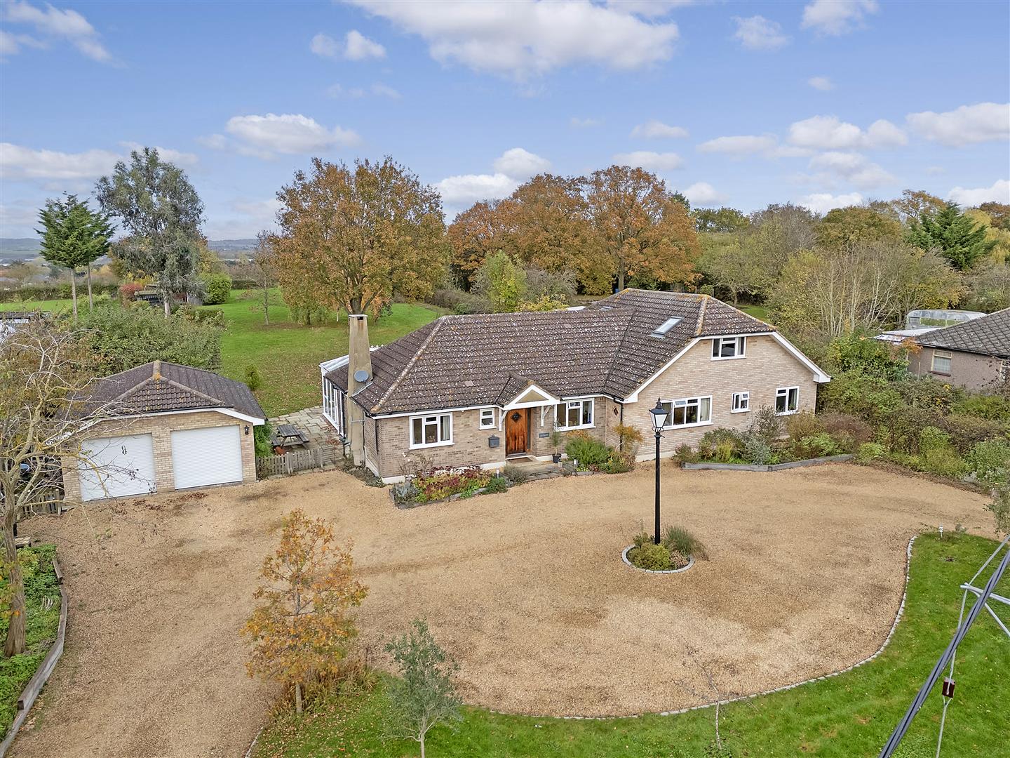 6 bedroom detached house for sale 0