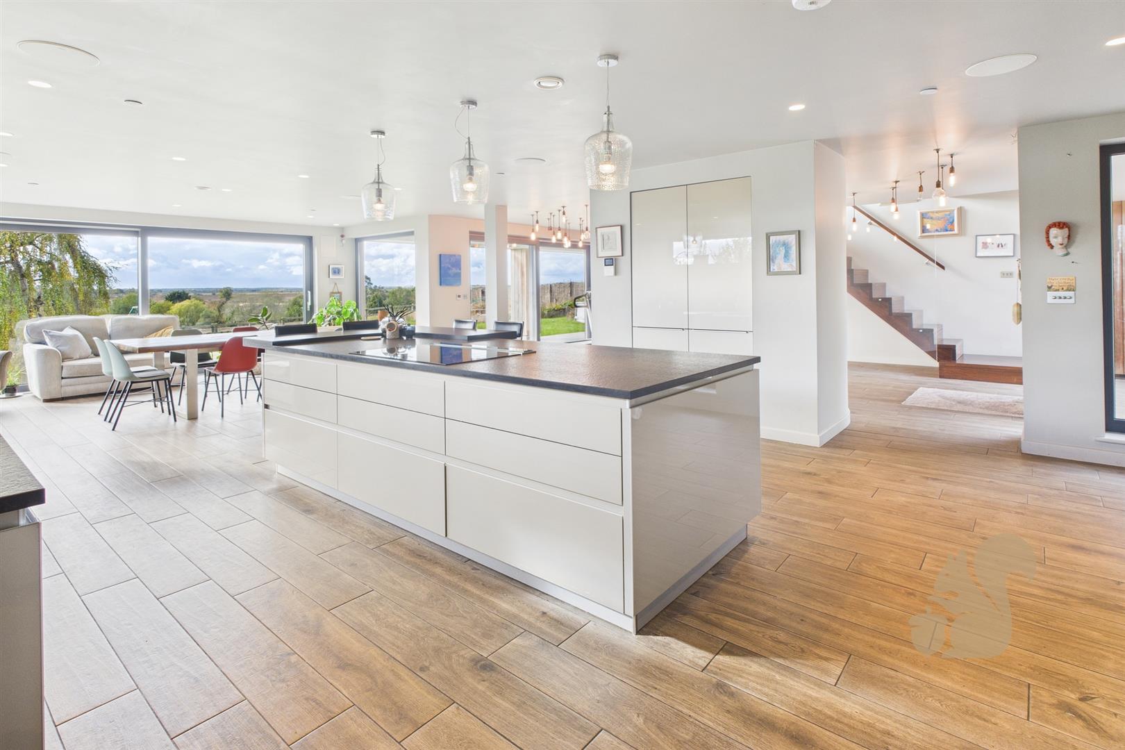 4 bedroom detached house for sale 0