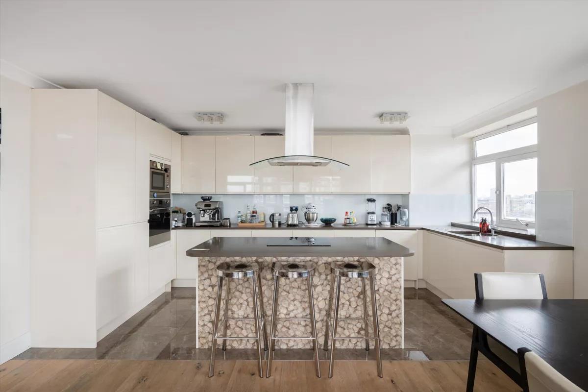 3 bedroom flat for sale 0