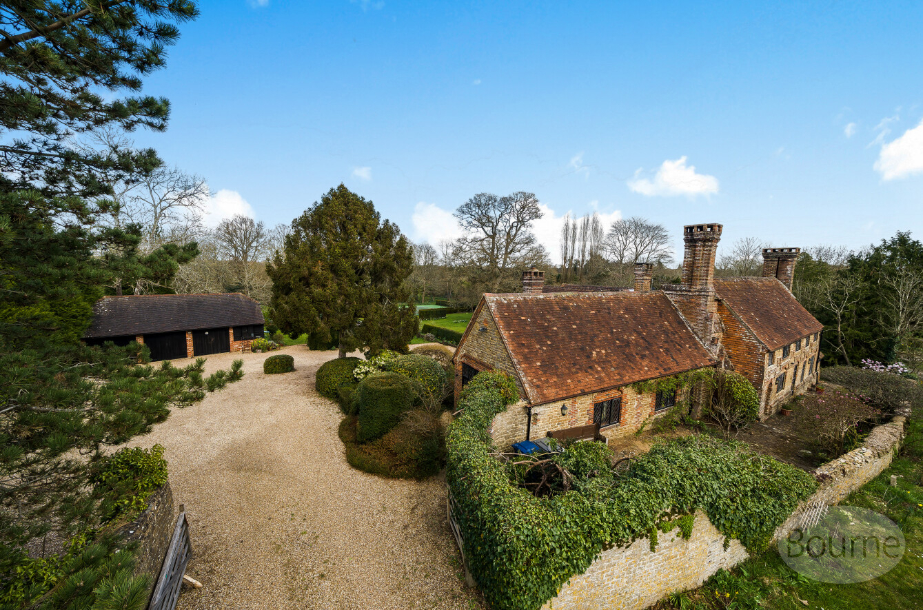 5 bedroom detached house for sale 0