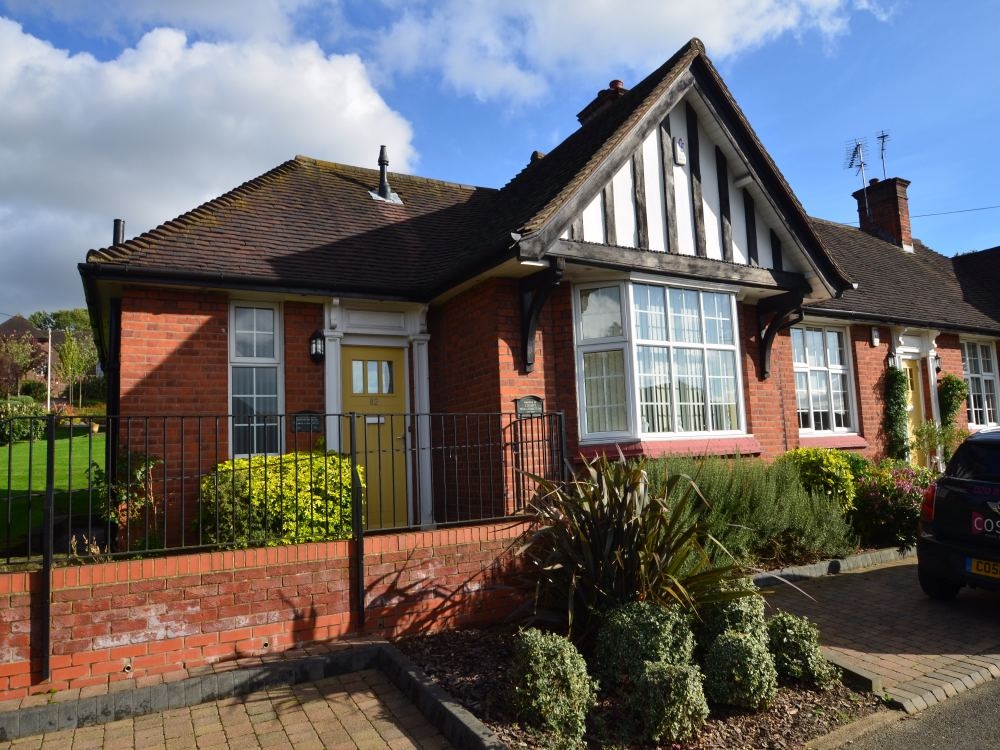 Free property report 82, Chalet Estate, Hammers Lane, Mill Hill, London, NW7 4DL Chimnie