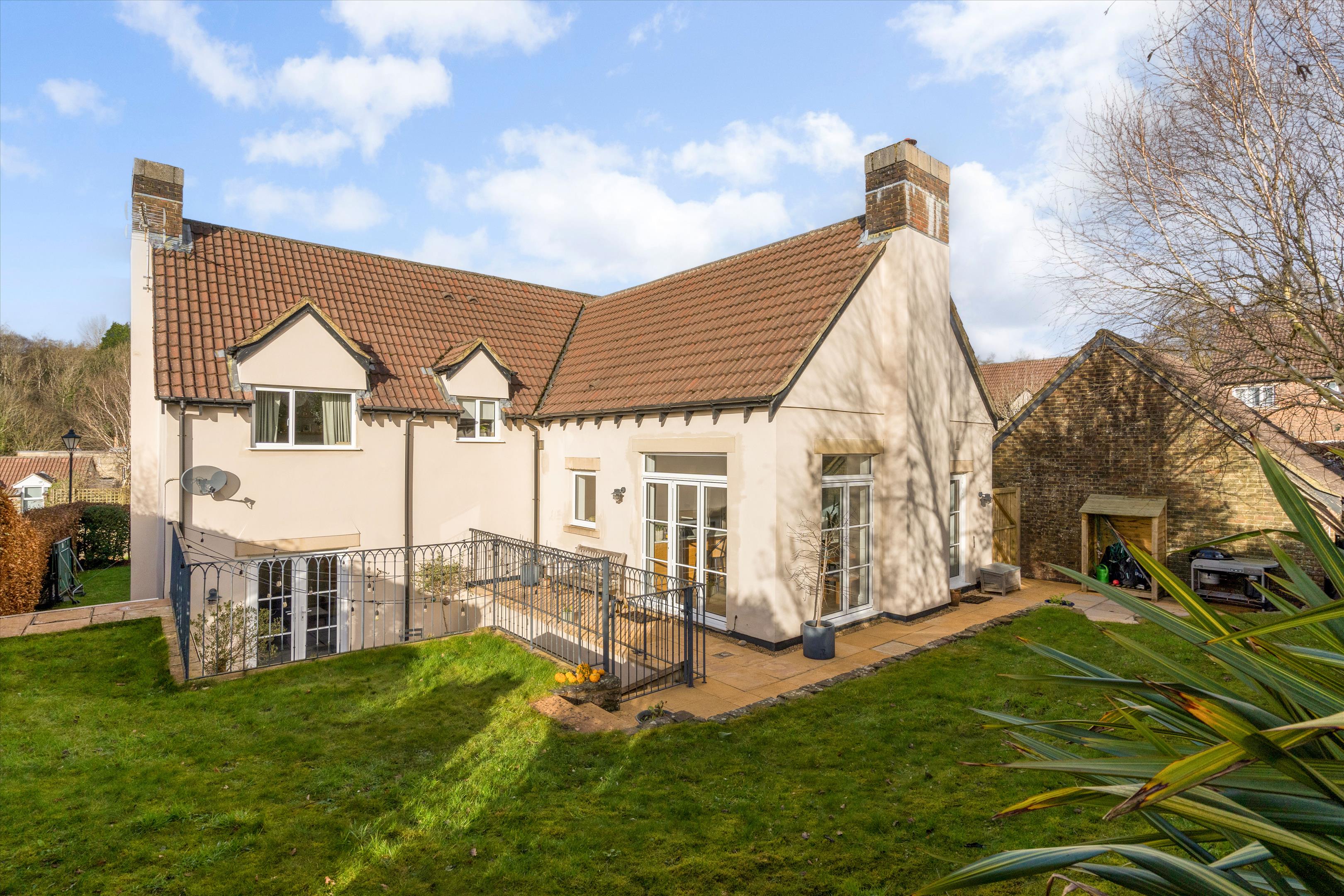 4 bedroom detached house for sale 0