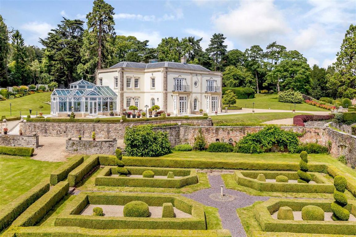 6 bedroom detached house for sale in Tidenham, Chepstow, Gloucestershire NP16