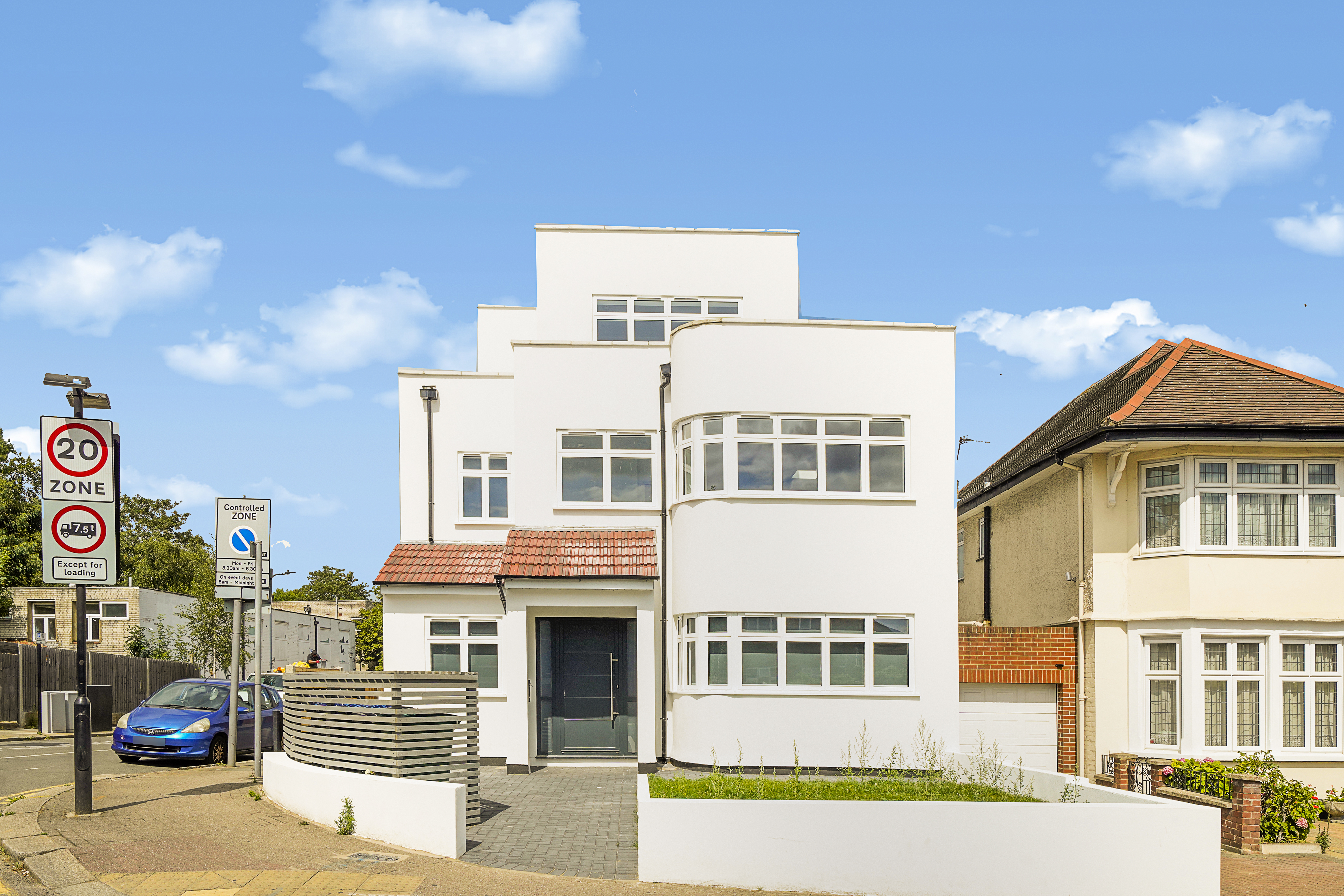 8 bedroom detached house for sale 0