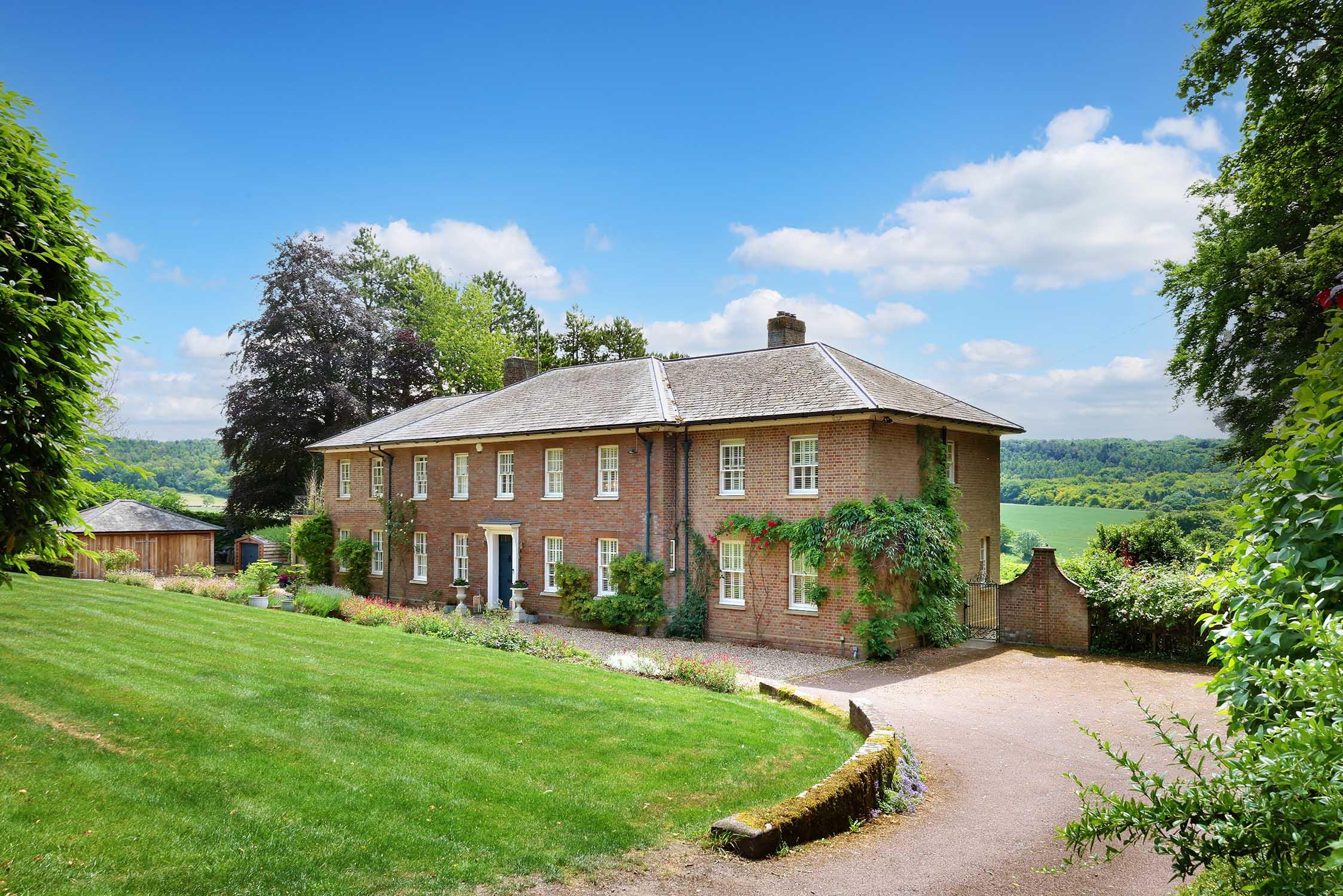 6 bedroom detached house for sale 0