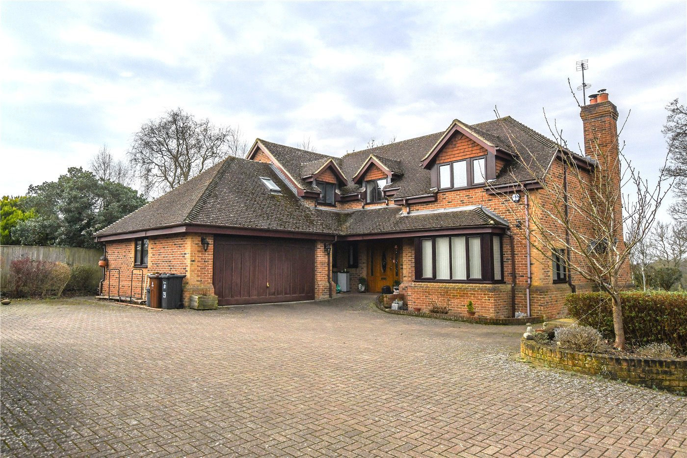 5 bedroom detached house for sale 0