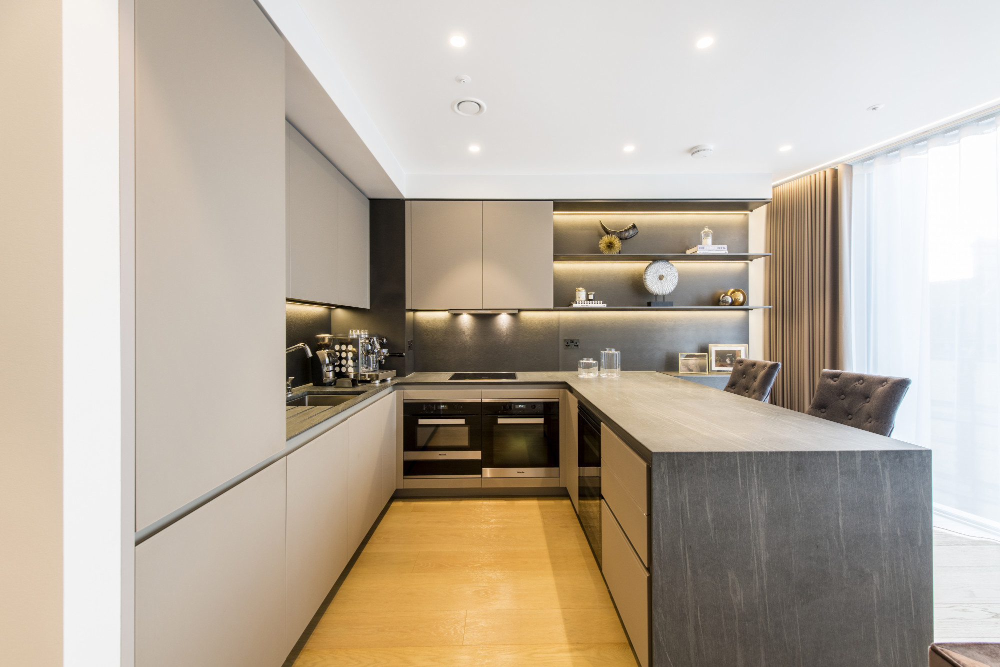 4 bedroom flat for sale 0