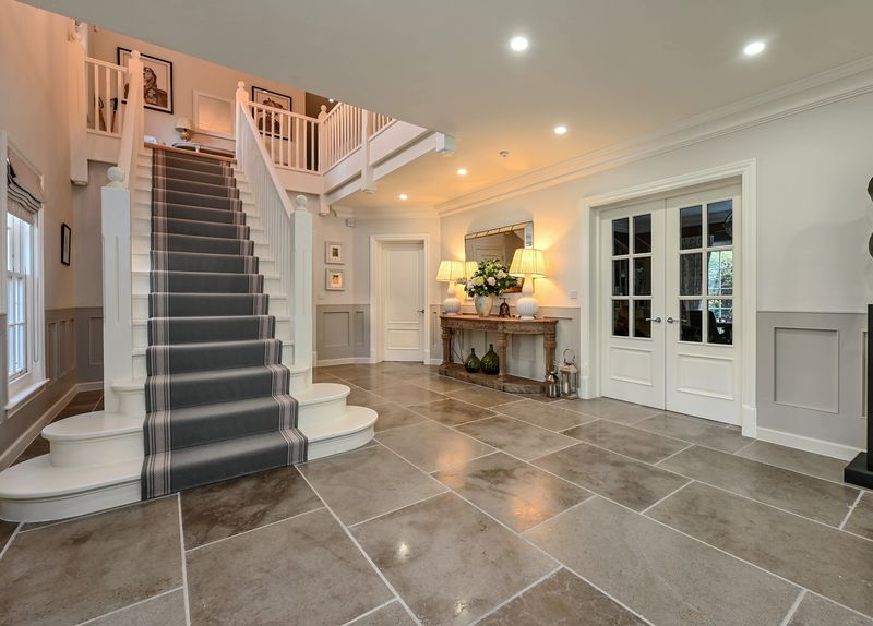 6 bedroom detached house for sale 0