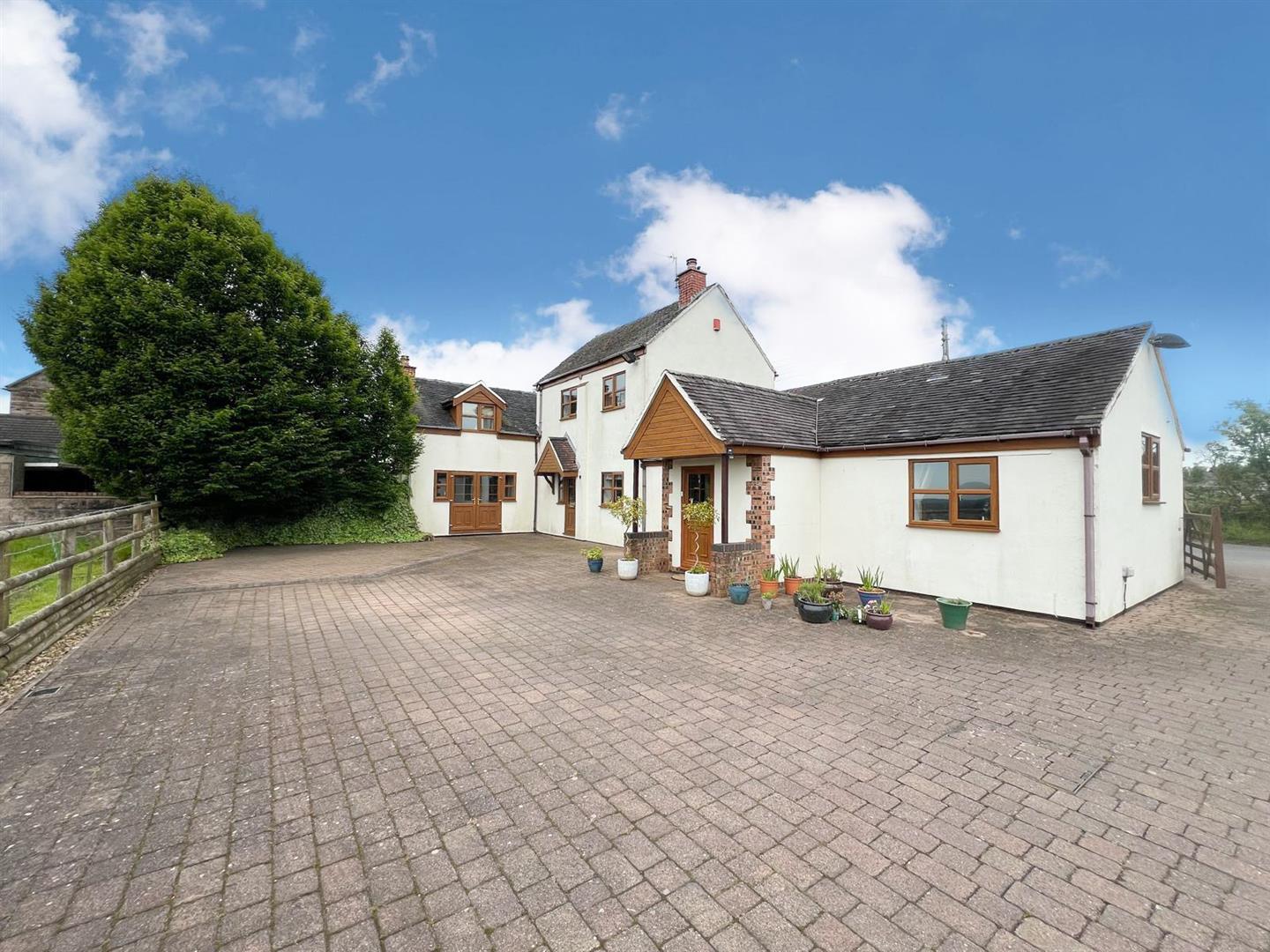 4-bed detached on Hulme Lane, Werrington ST9, £550,000