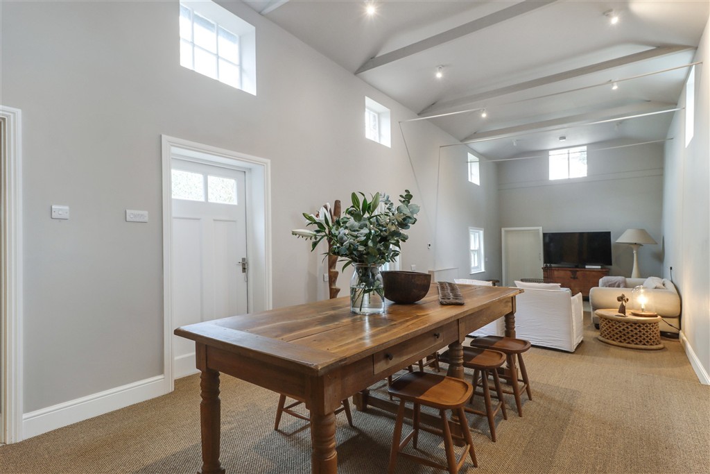 6 bedroom link-detached house for sale 0