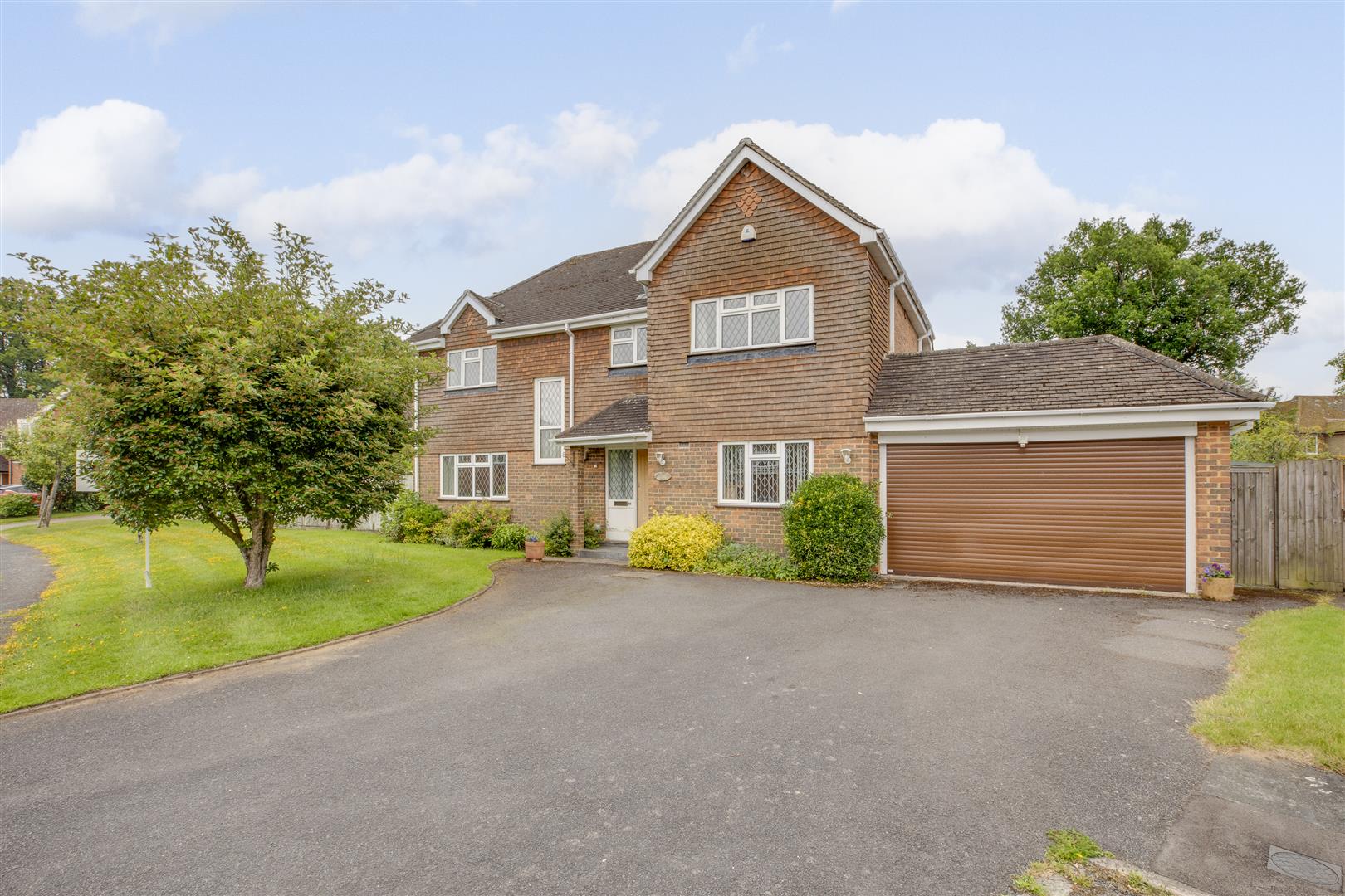 5 bedroom detached house for sale 0