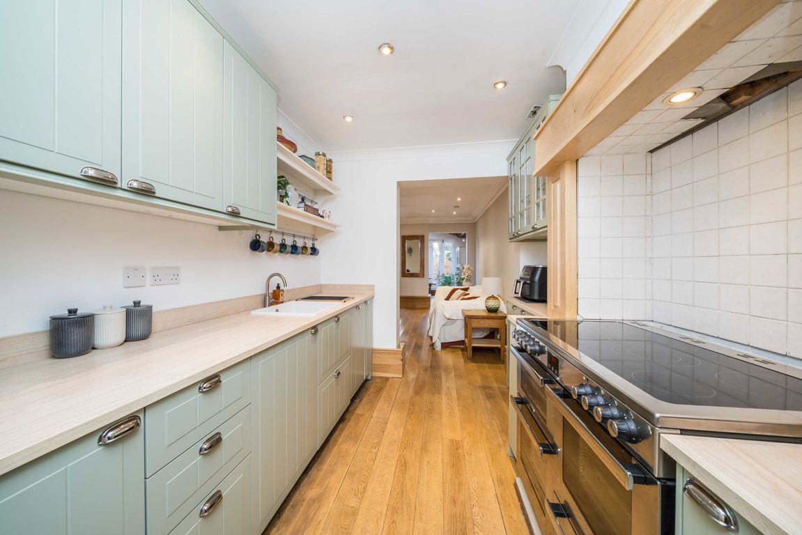 4 bedroom semi-detached house for sale 0