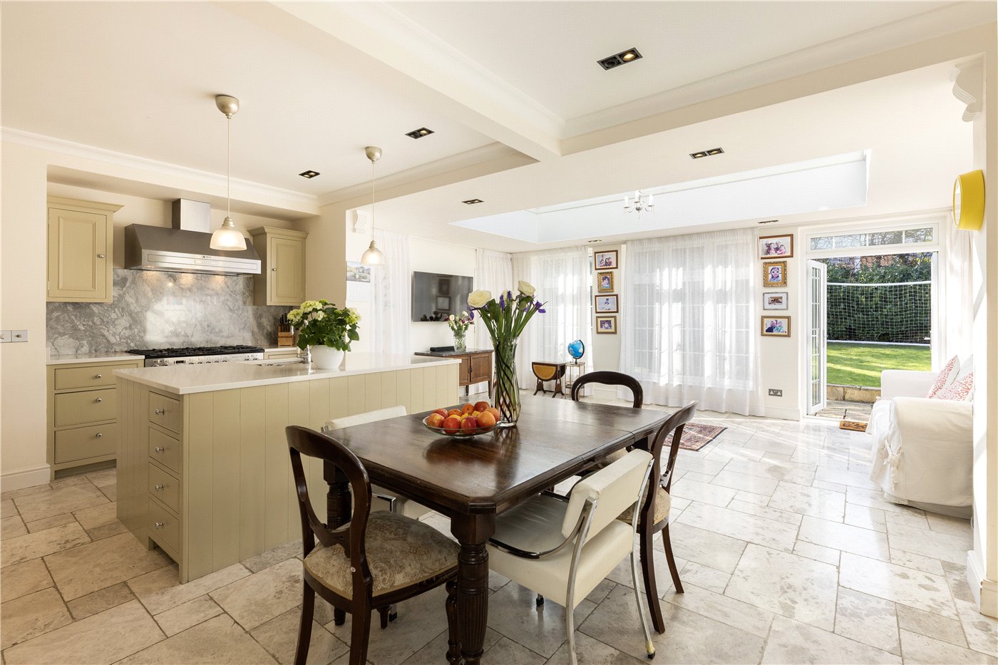 5 bedroom detached house for sale 0