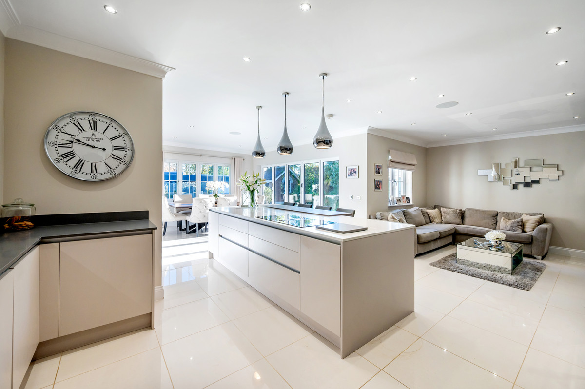 5 bedroom detached house for sale 0