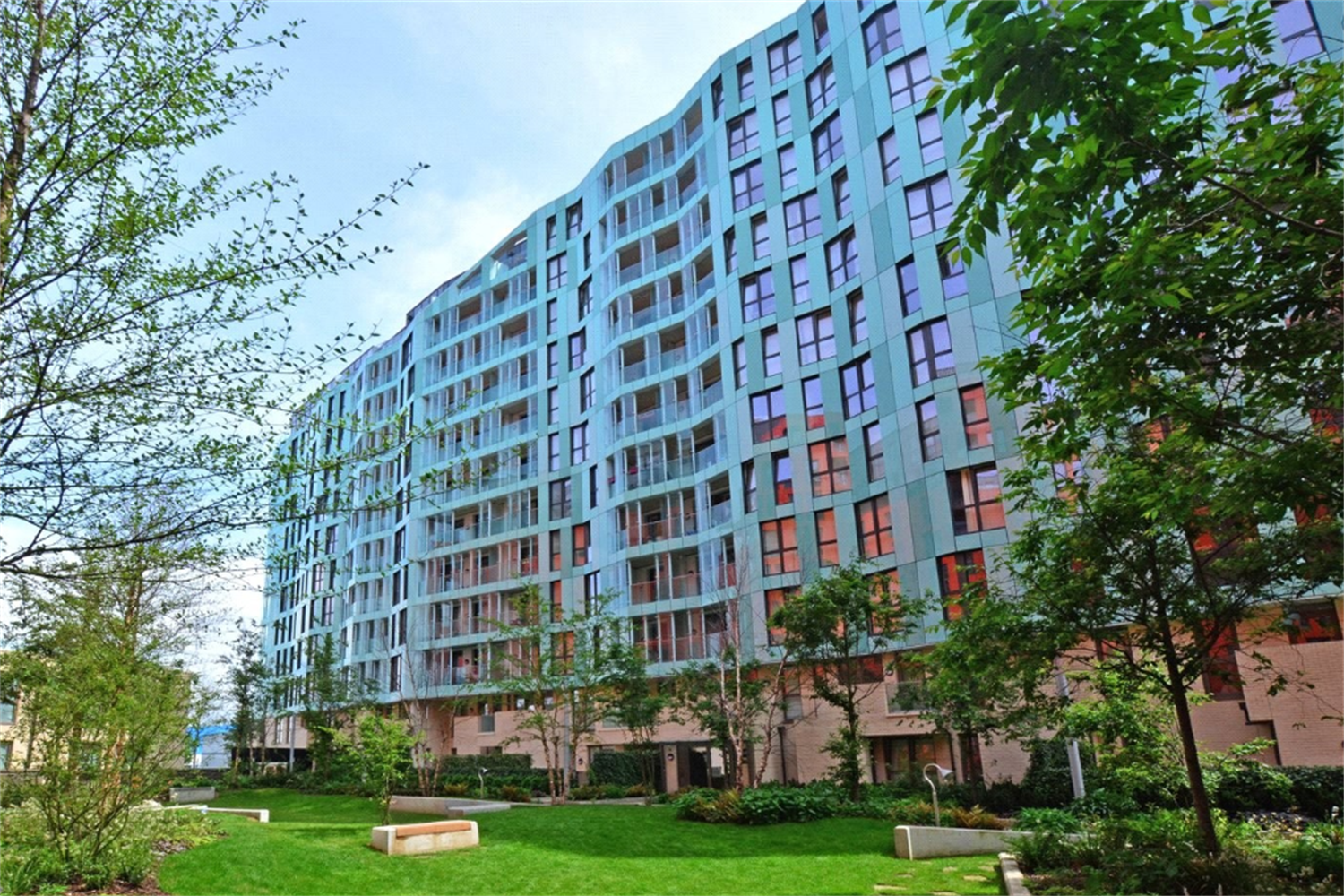 X - 32, Ossel Court, London photo 2