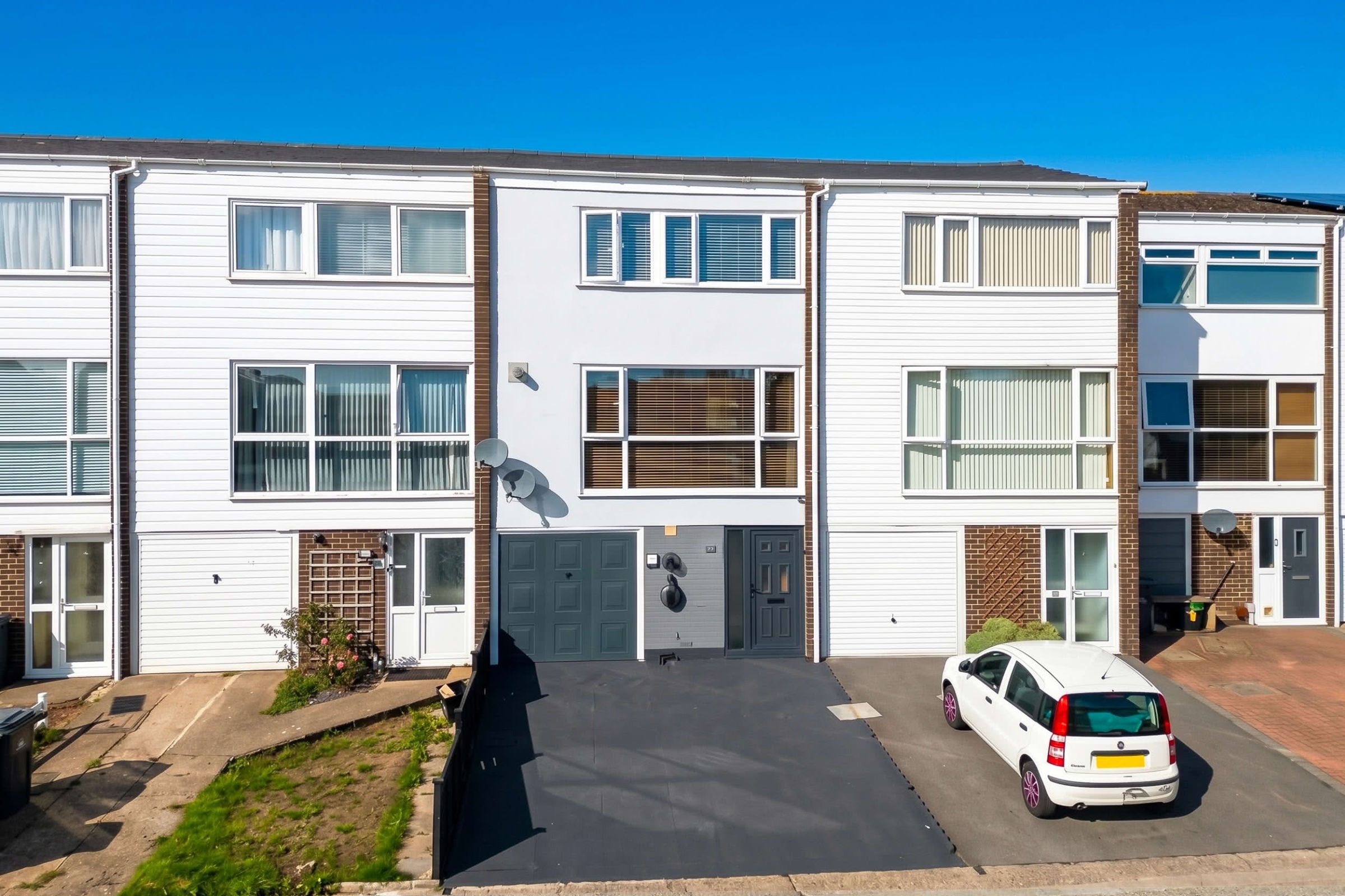 4 bed town house for sale