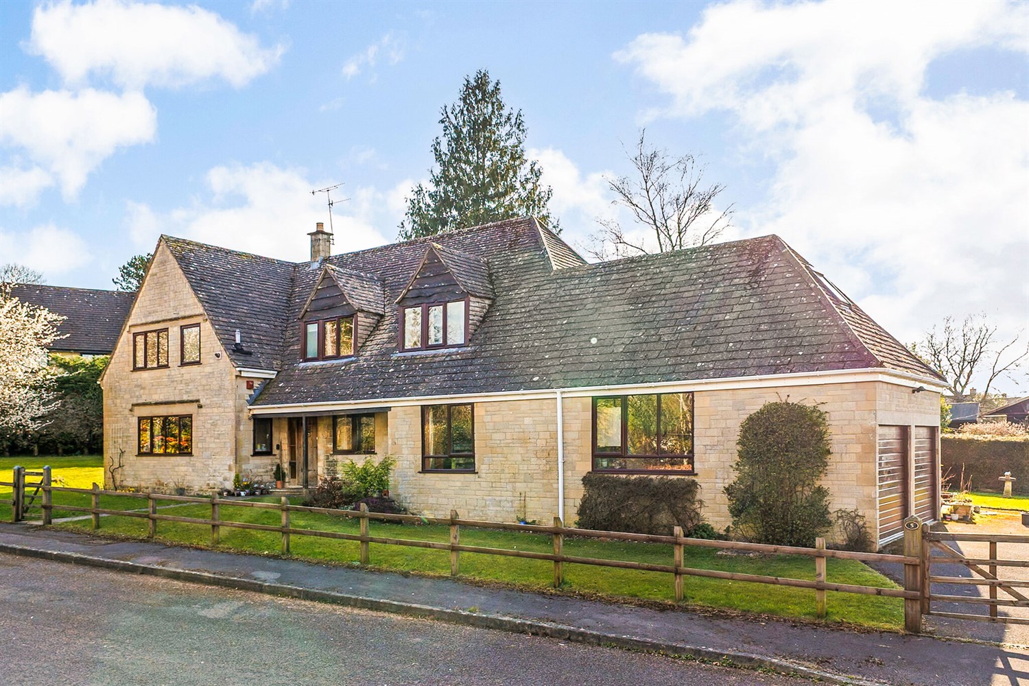5 bedroom country house for sale 0