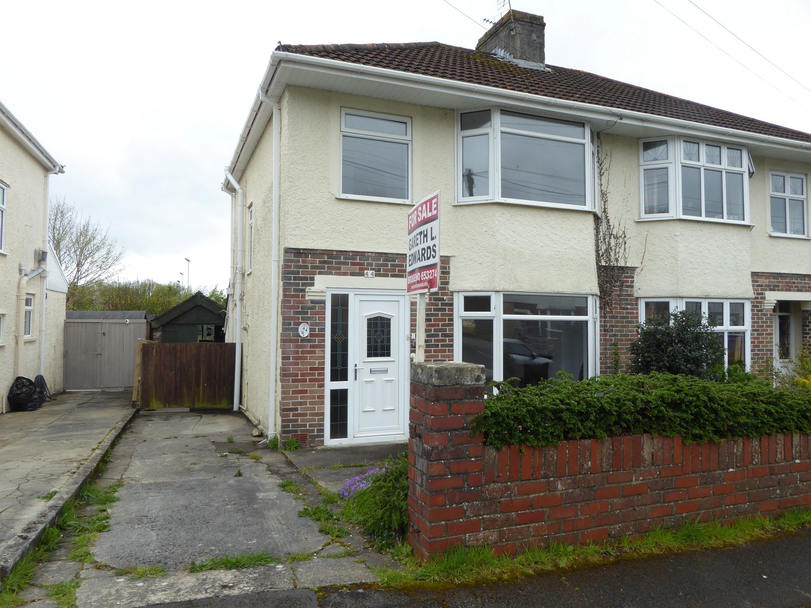 44, Mount Earl, Bridgend photo 2
