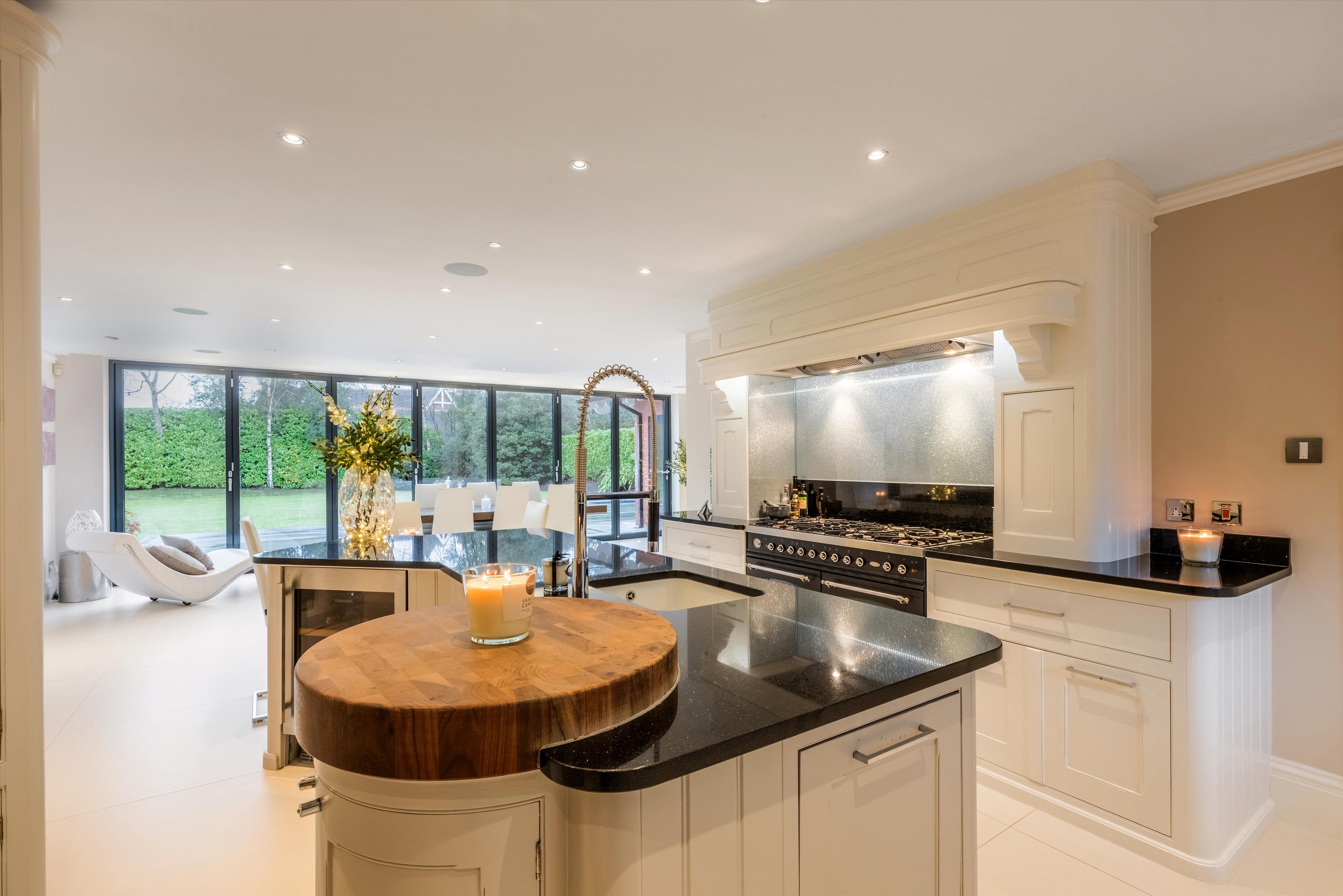 5 bedroom detached house for sale 0