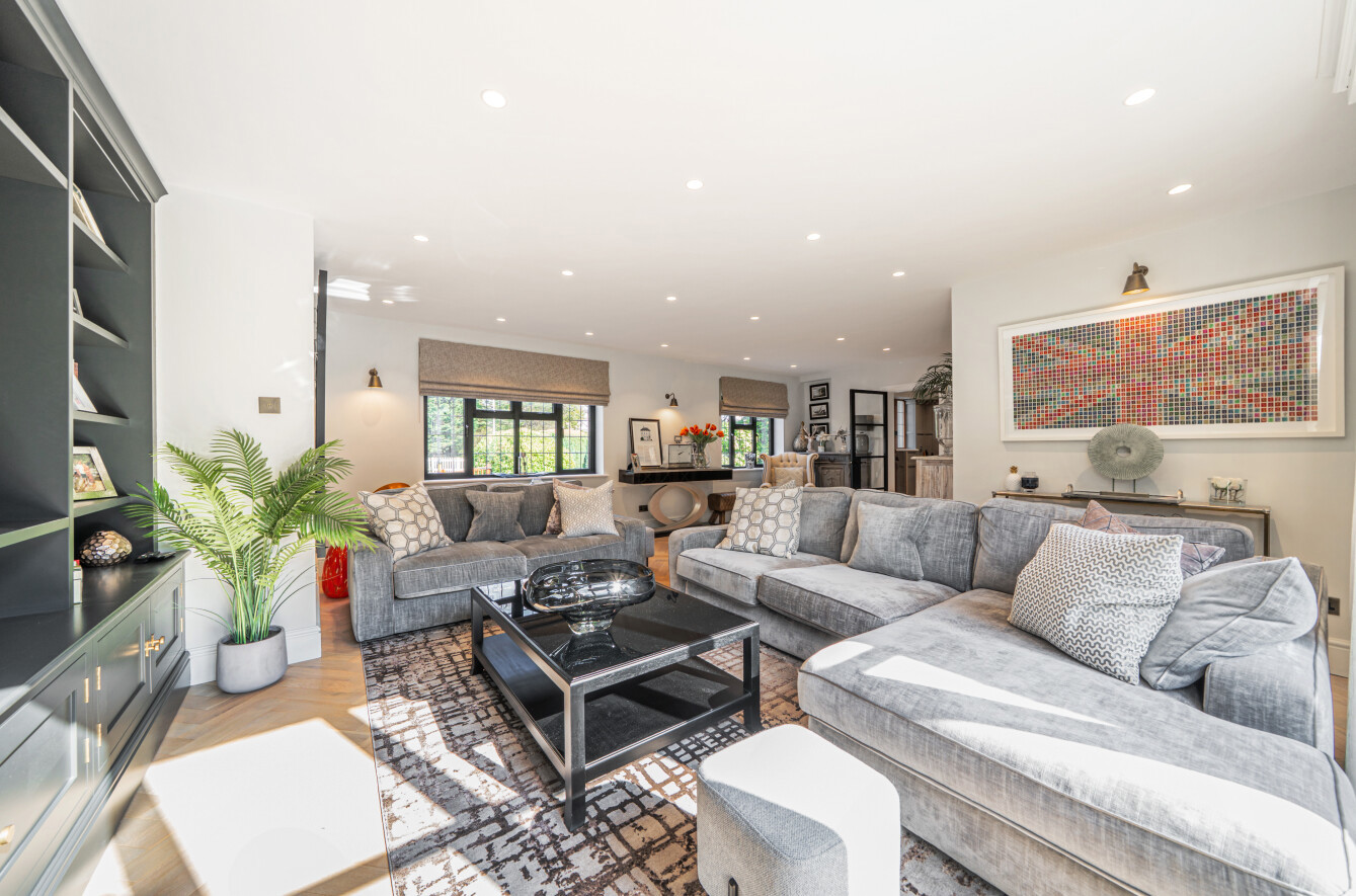 4 bedroom detached house for sale 0