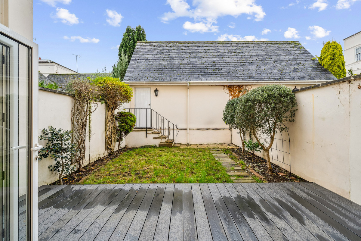 4 bedroom terraced house for sale 0