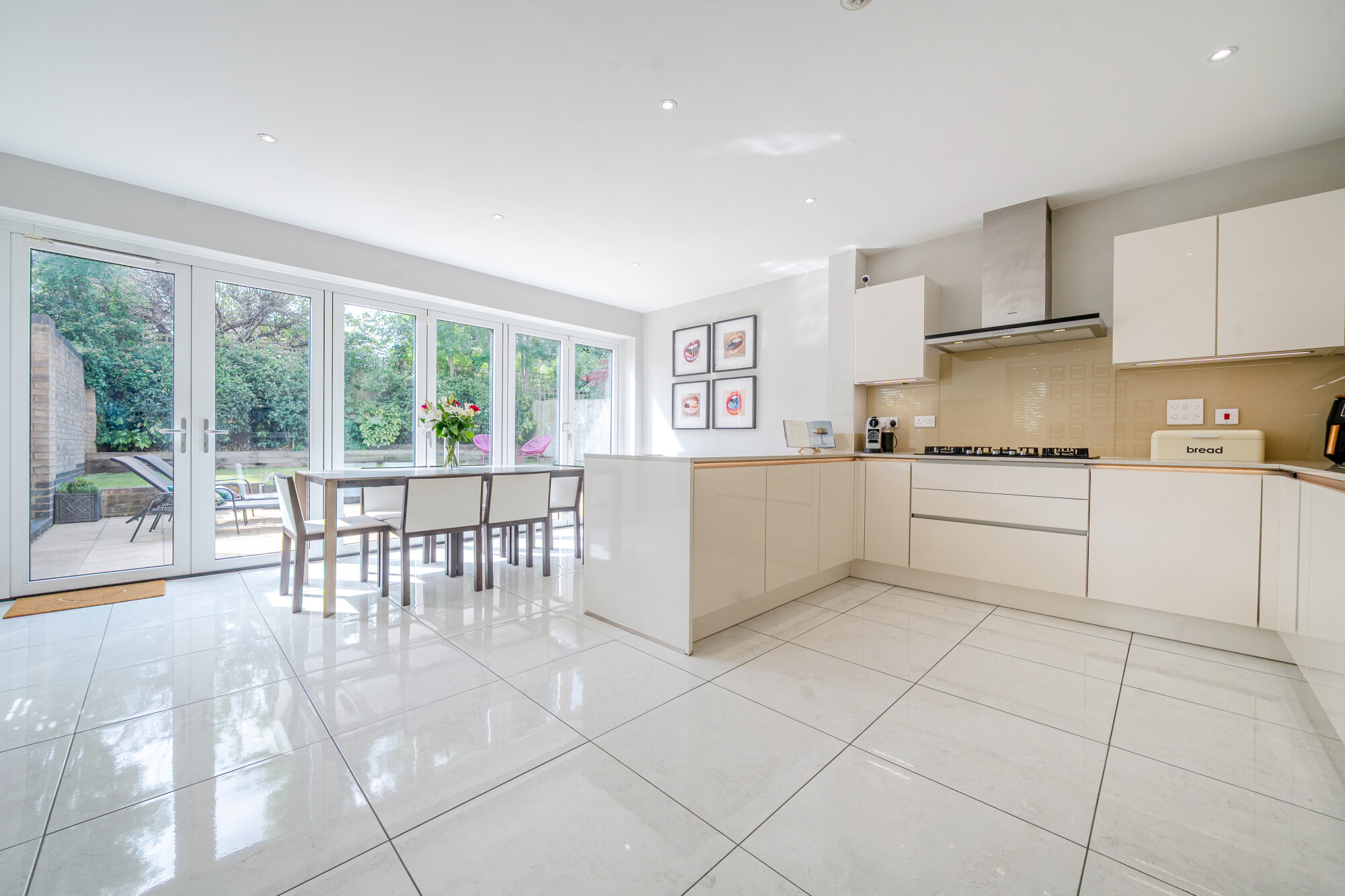 5 bedroom detached house for sale 0