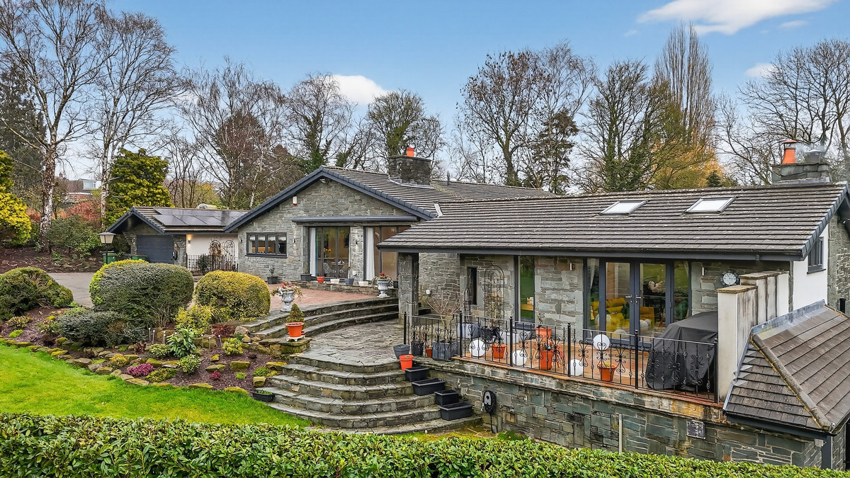 3 bedroom maisonette for sale