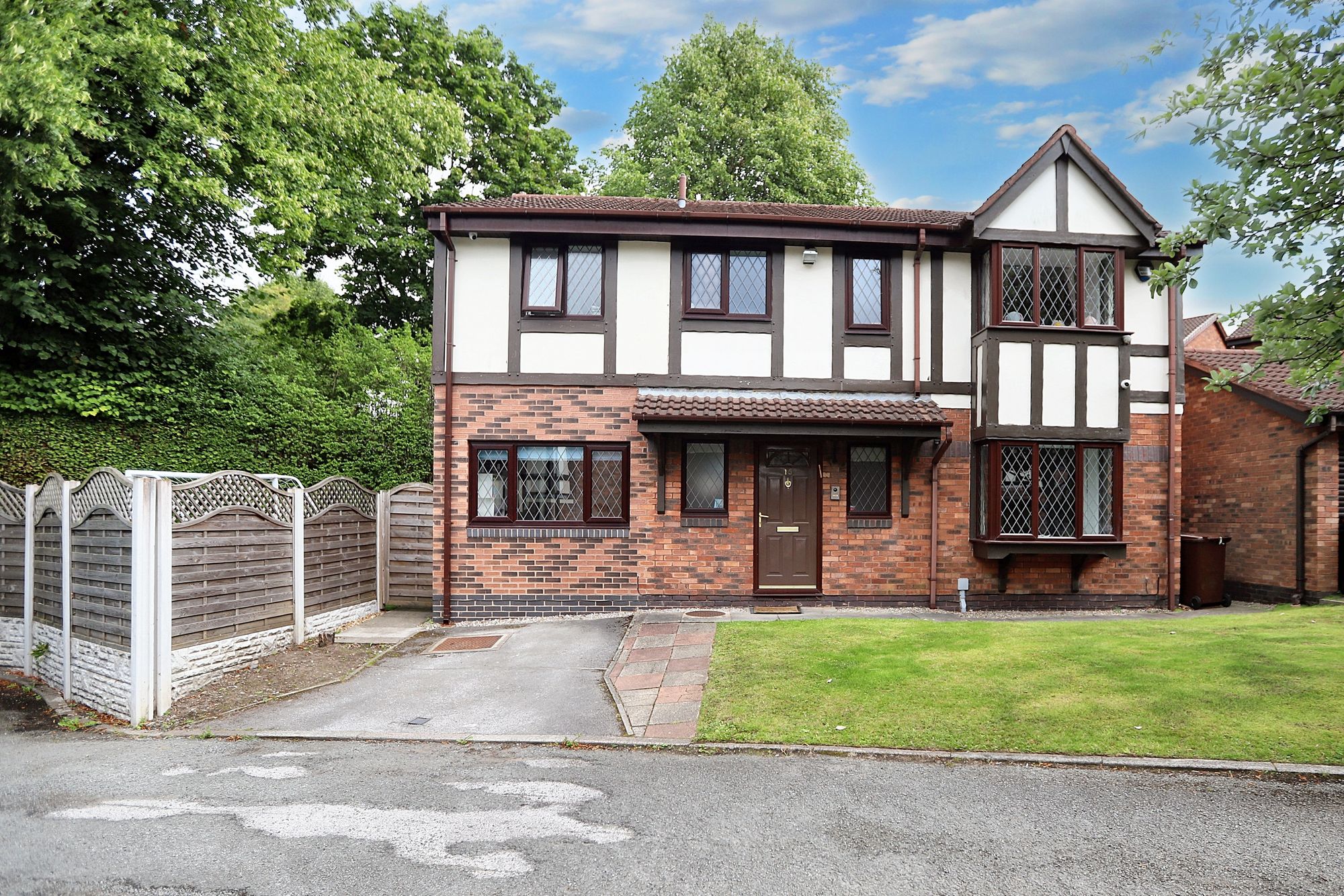 3-bed detached on Hamilton Close, Prestwich M25, £600,000