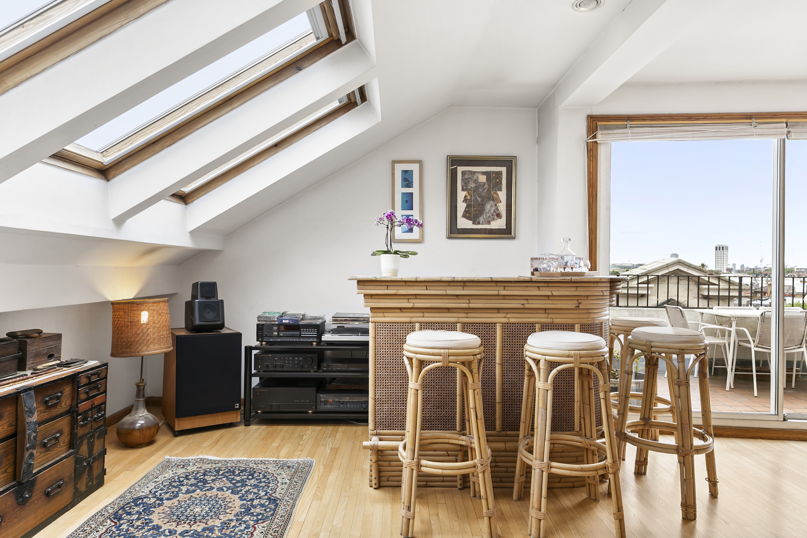 4 bedroom flat for sale 0