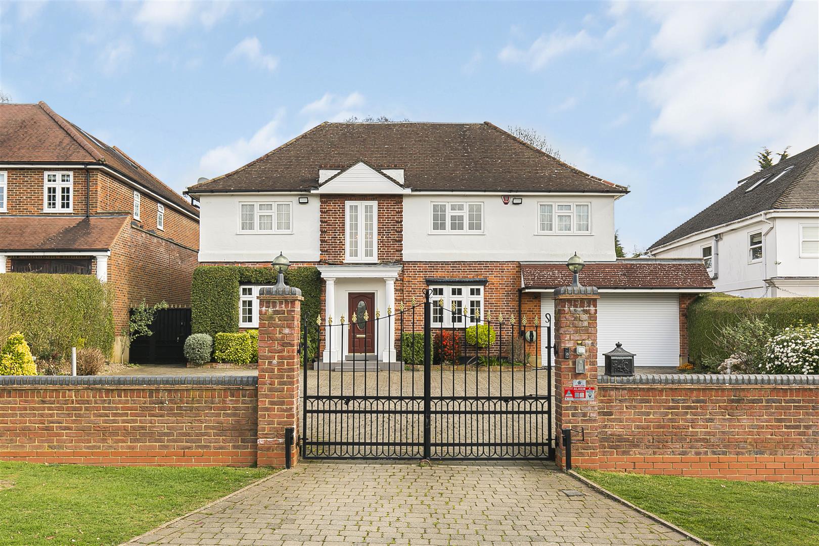 5 bedroom detached house for sale 0