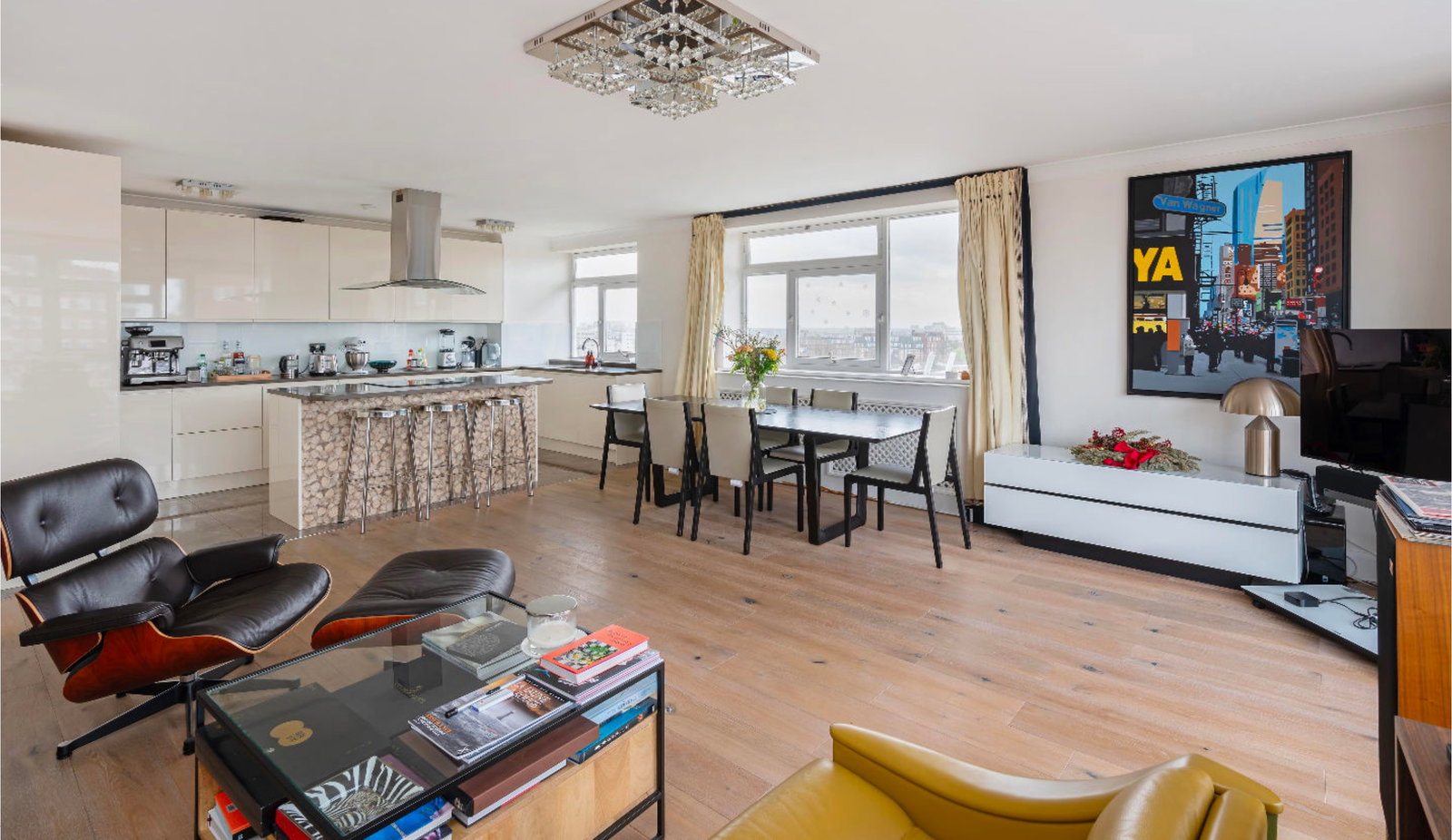 3 bedroom flat for sale in London