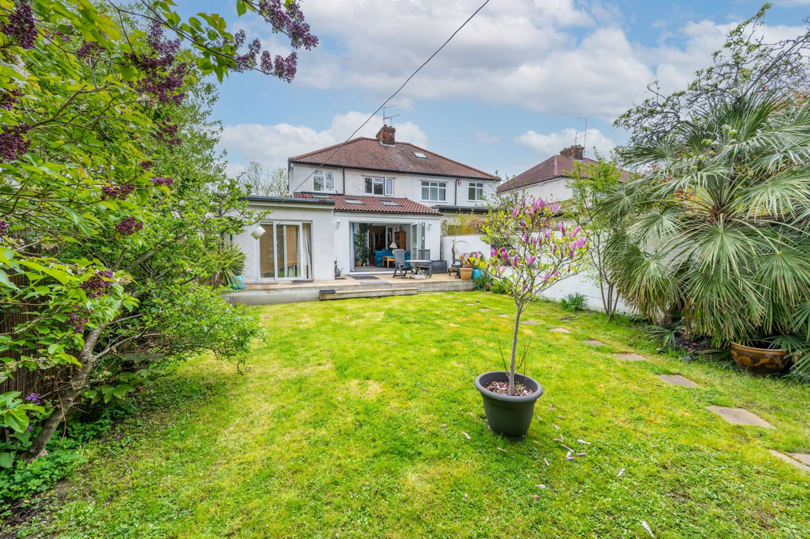 3 bedroom semi-detached house for sale in Rickmansworth