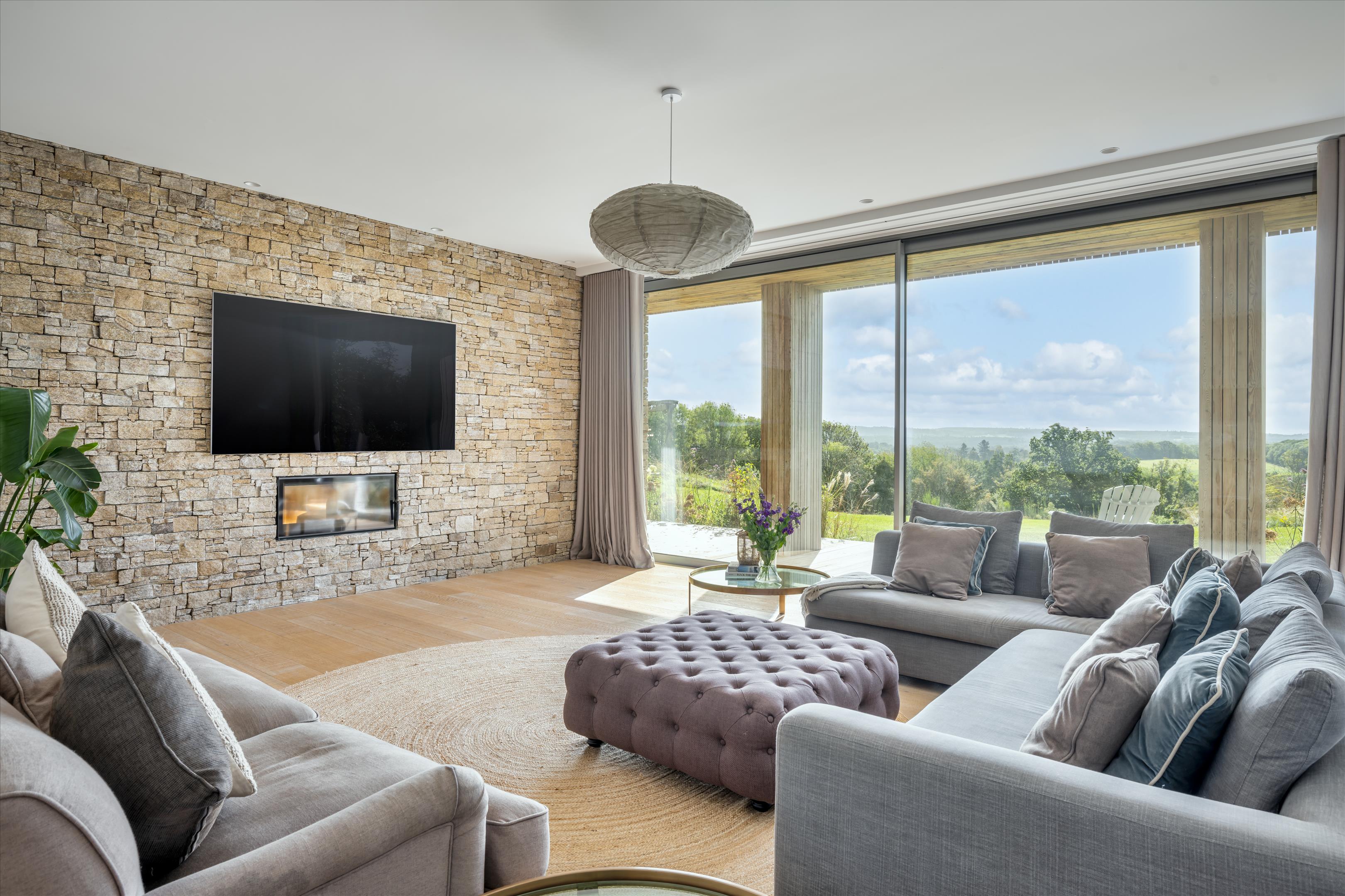 Photos of Summerfield Lane, Frensham, Farnham, Surrey GU10. 65771909