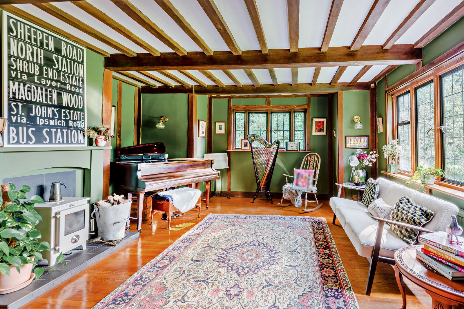 6 bedroom detached house for sale 0