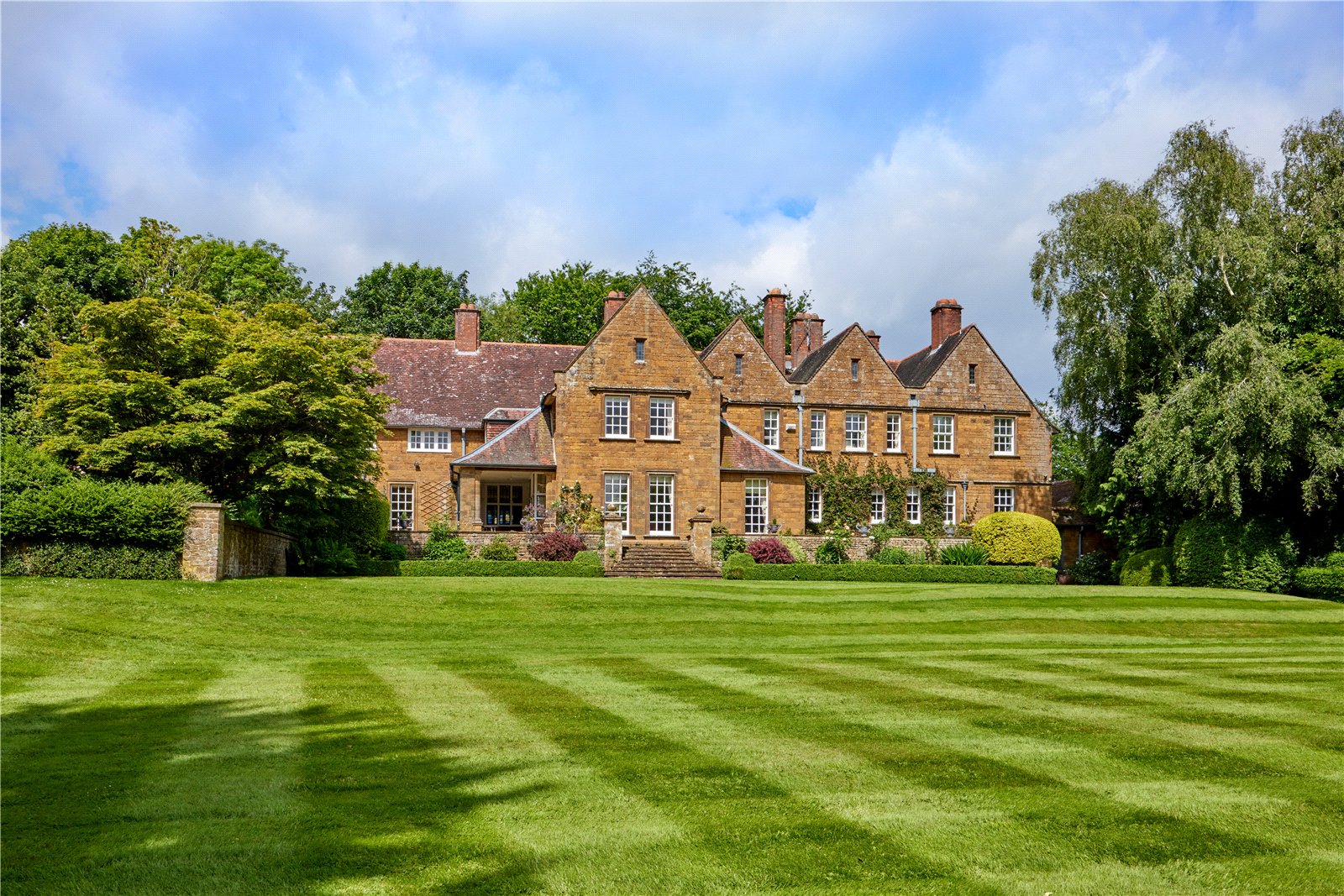5 bedroom detached house for sale in Carshalton