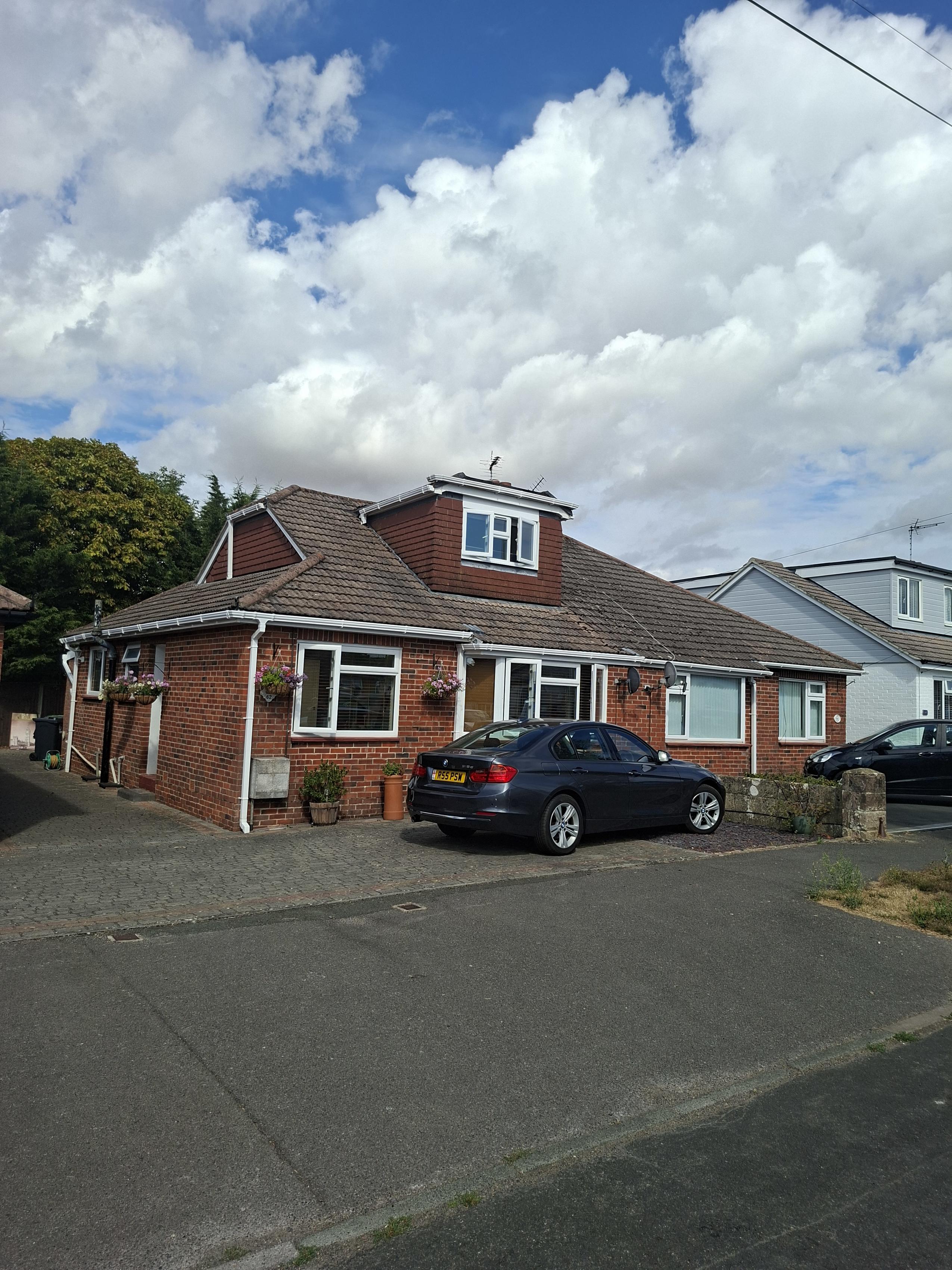 62, Linda Grove, Waterlooville photo 2