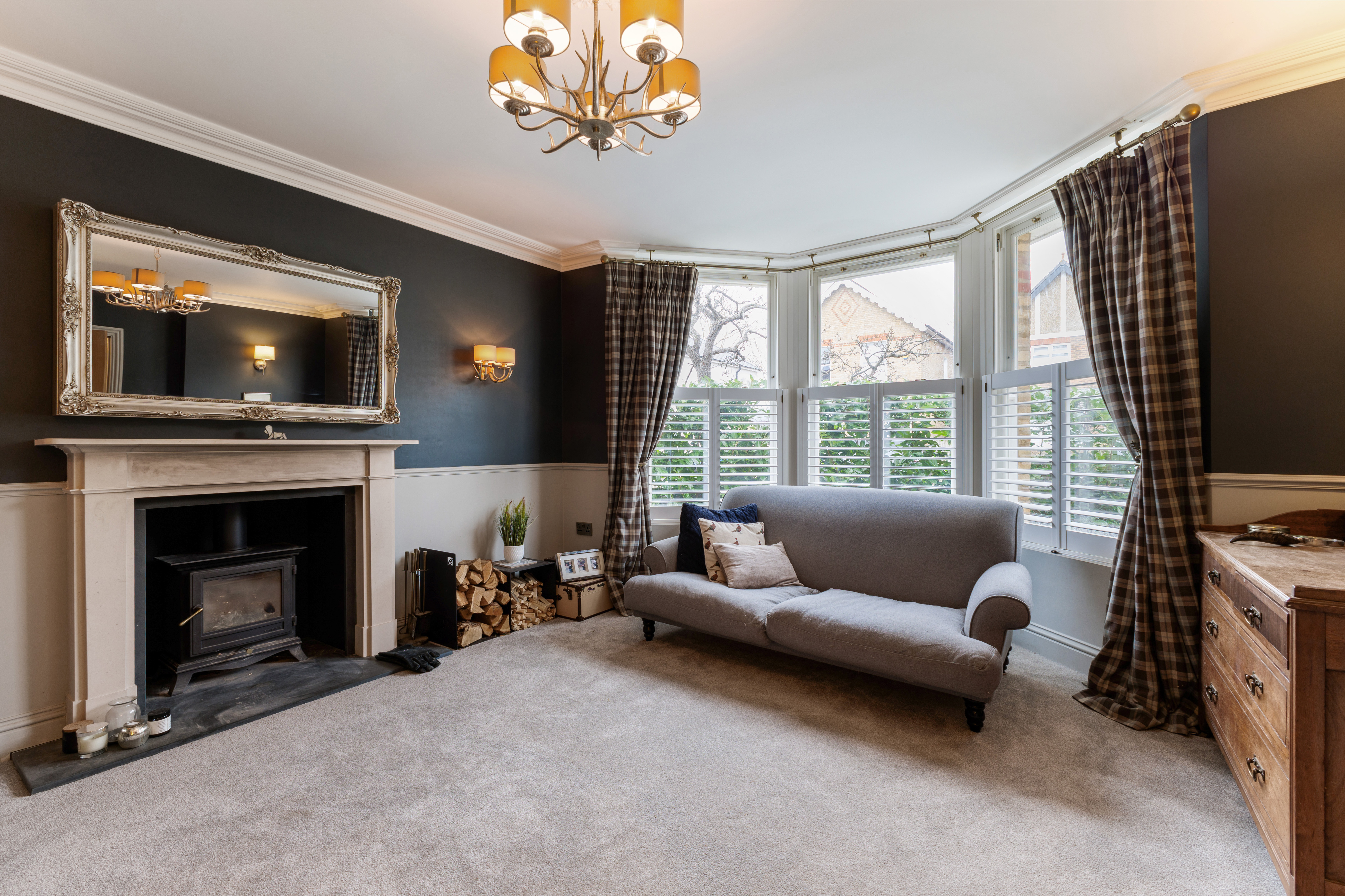 6 bedroom detached house for sale 0