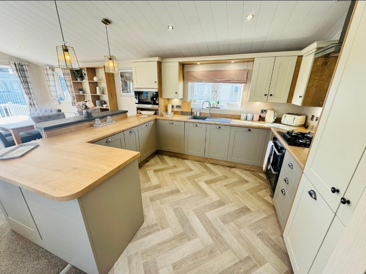 Flat PL Luxury Lodge, 382, Hall Lane, Walton On The Naze photo 4