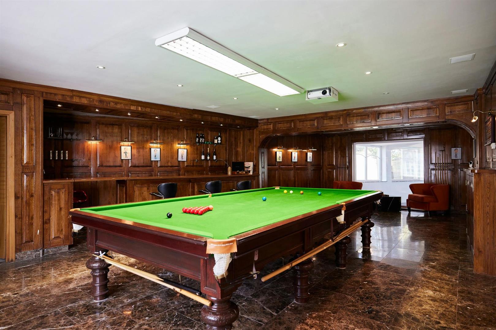 8 bedroom detached house for sale 0