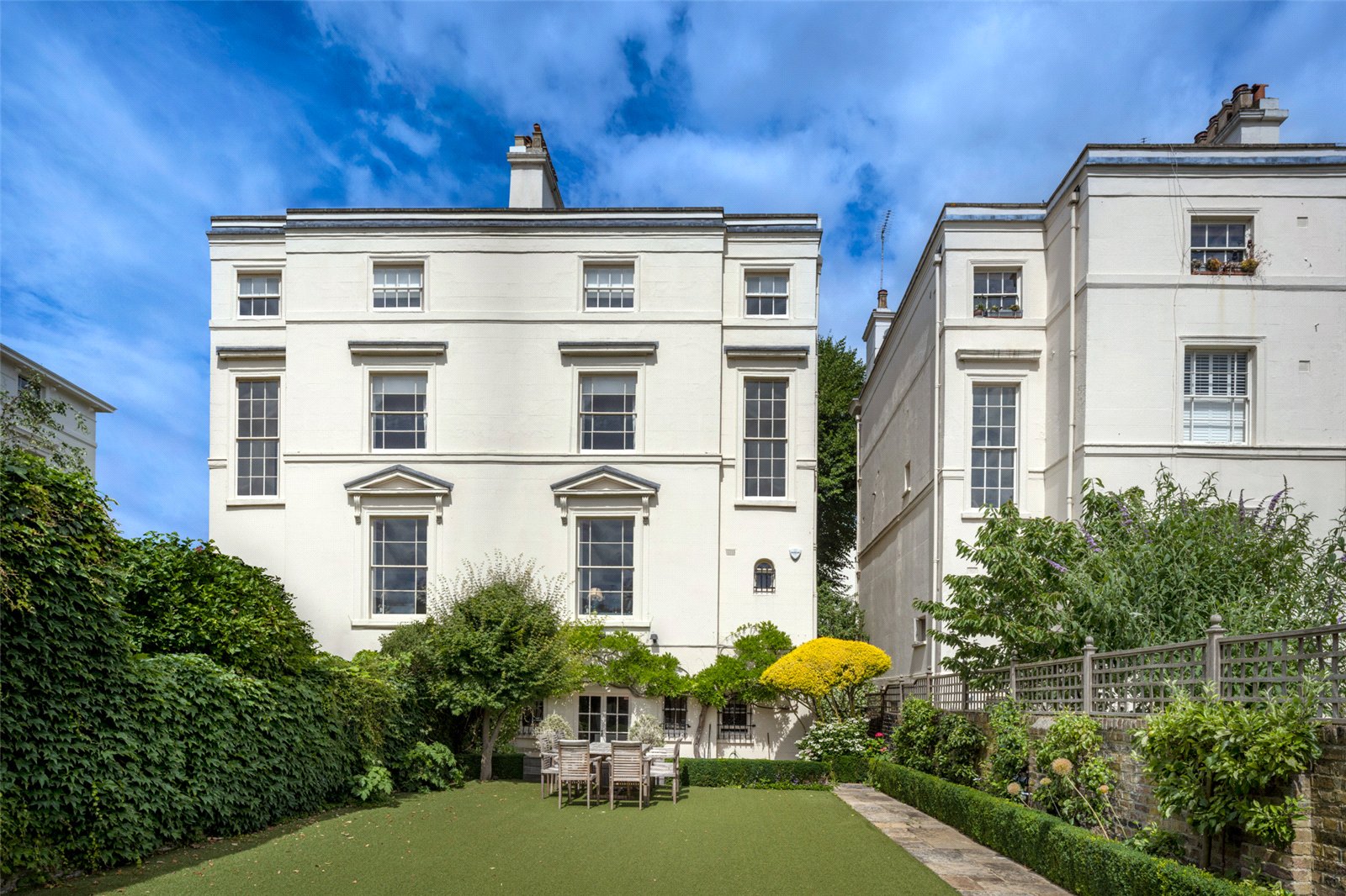 4 bedroom semi-detached house for sale 0