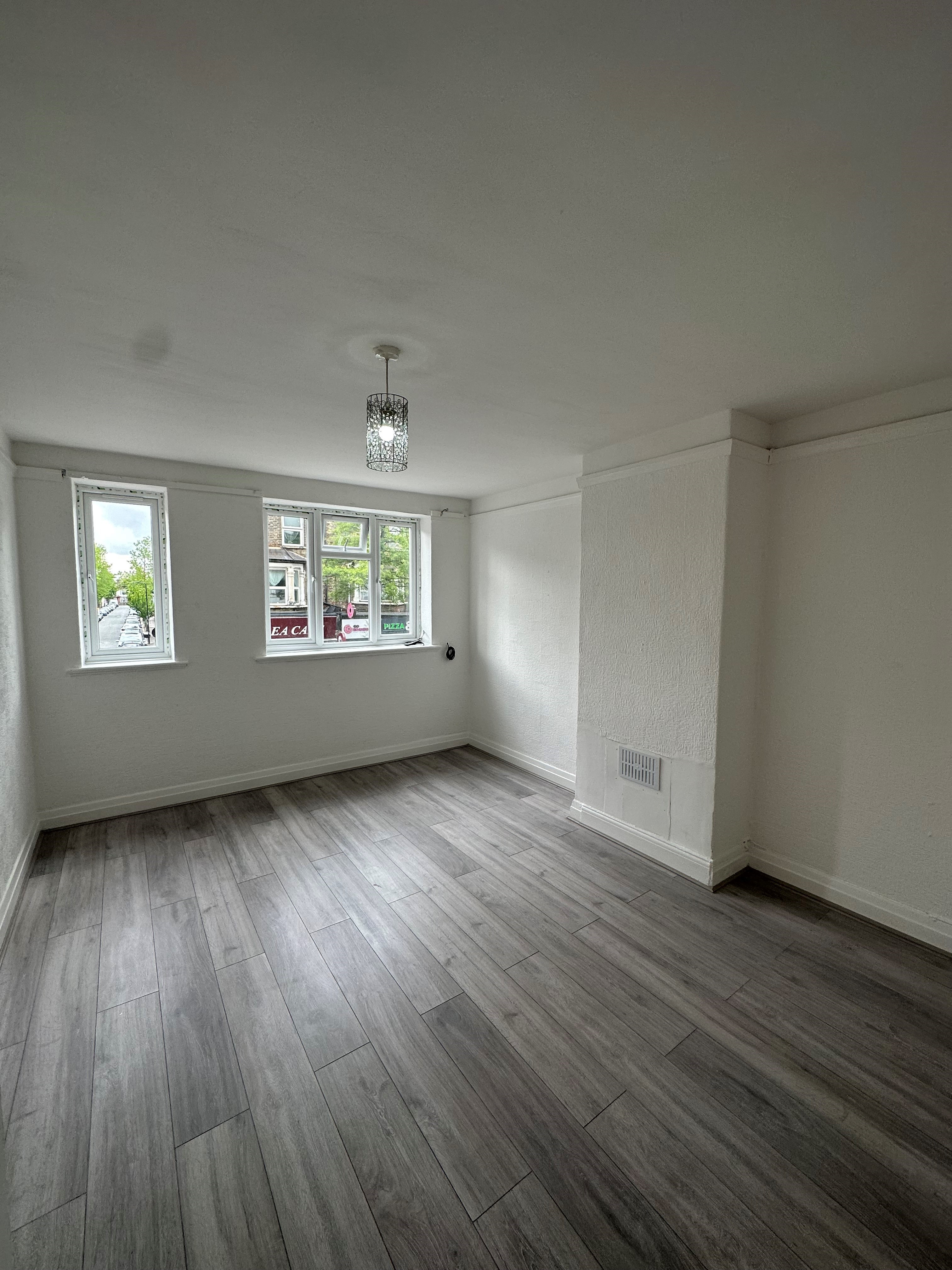Flat 5, Lea Bridge Road, London photo 5