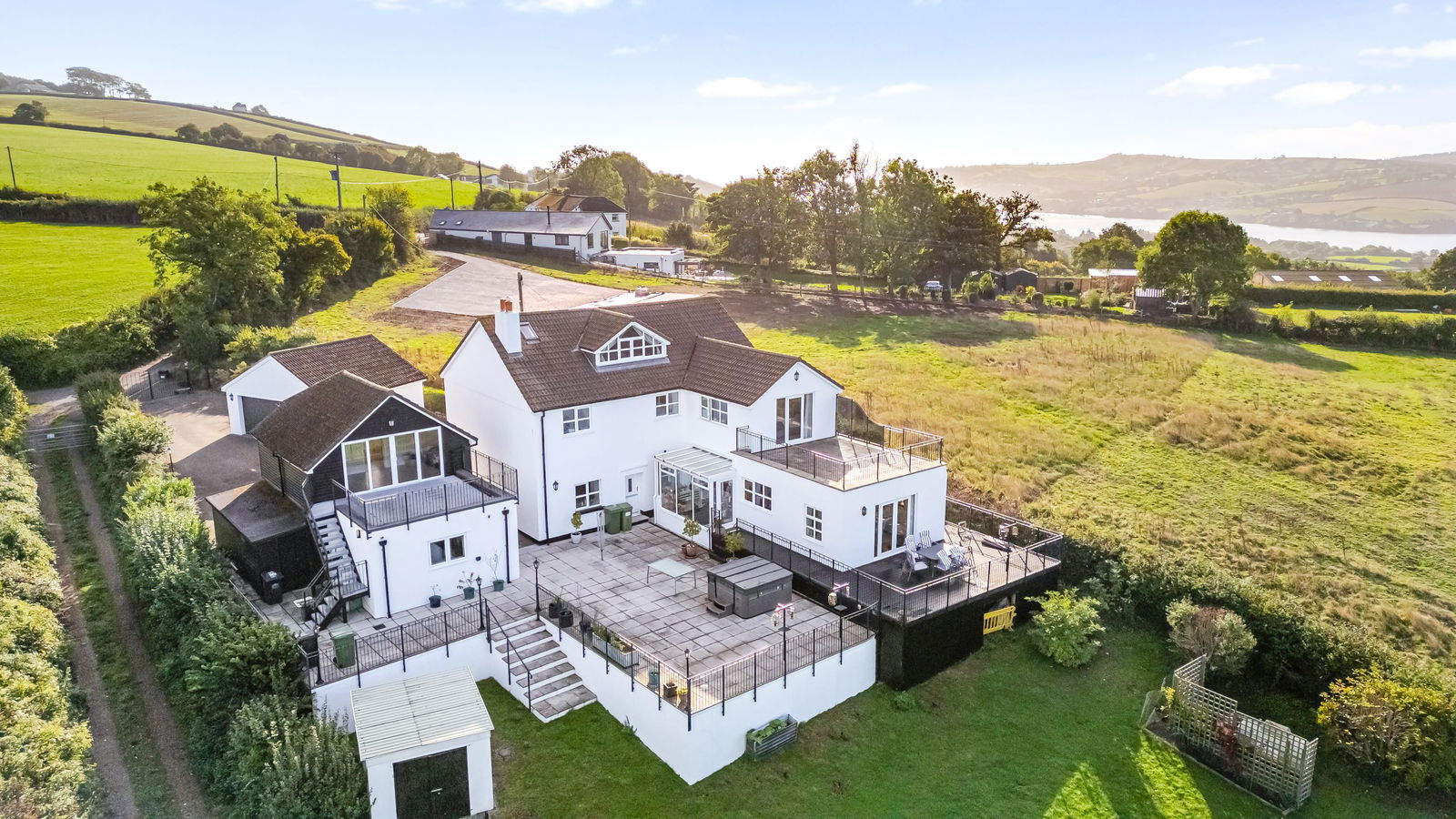 5 bedroom detached house for sale 0