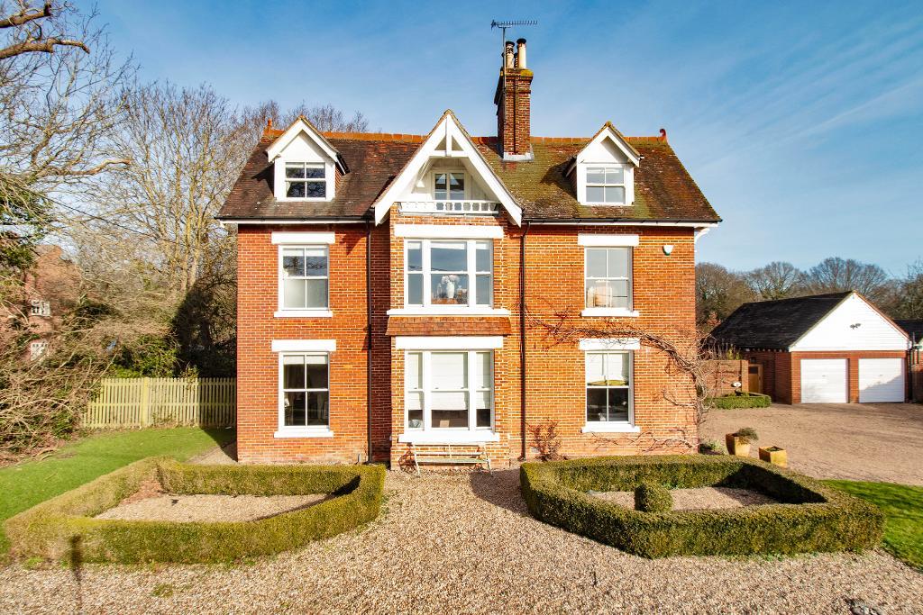 5 bedroom detached house for sale 0