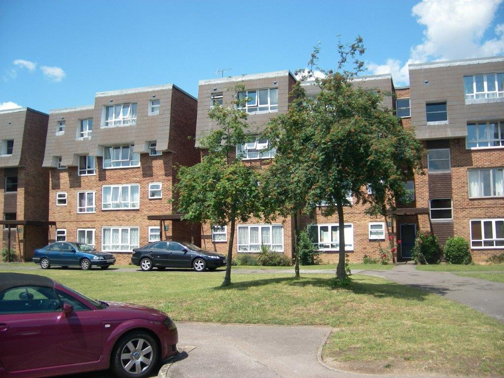 111, Stourton Avenue, Hanworth photo 2