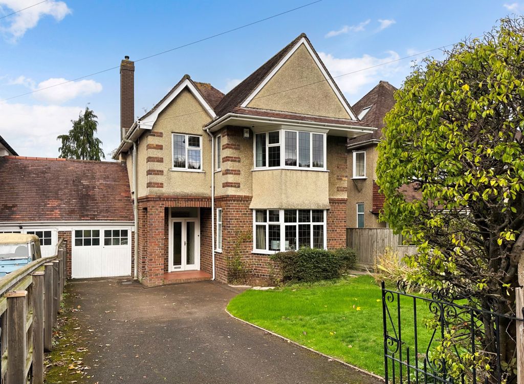 3 bedroom flat for sale in London